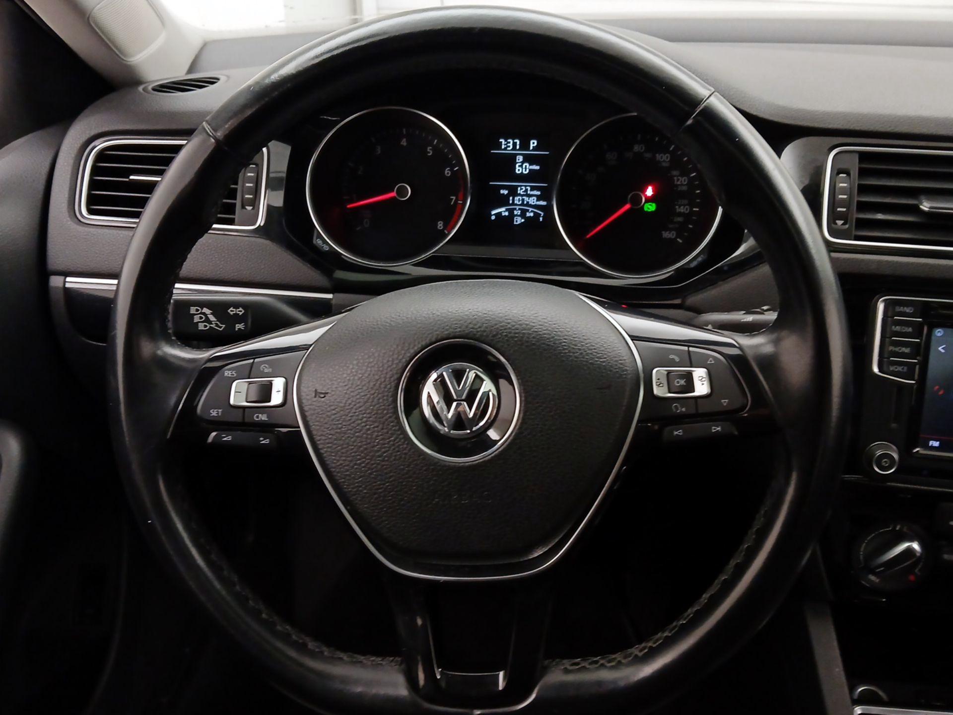 Thumbnail: 2016 Volkswagen Jetta - 10
