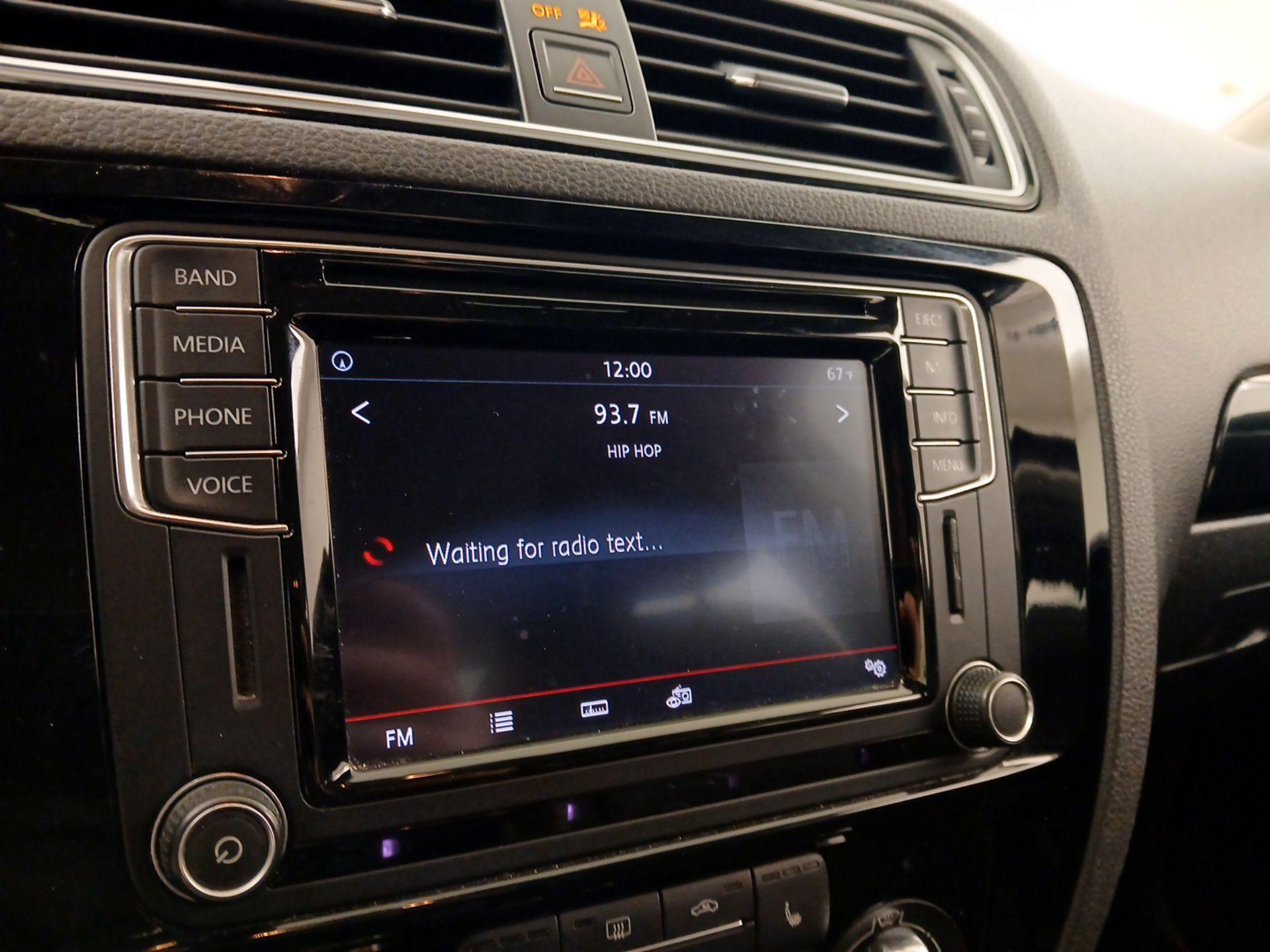 Thumbnail: 2016 Volkswagen Jetta - 14