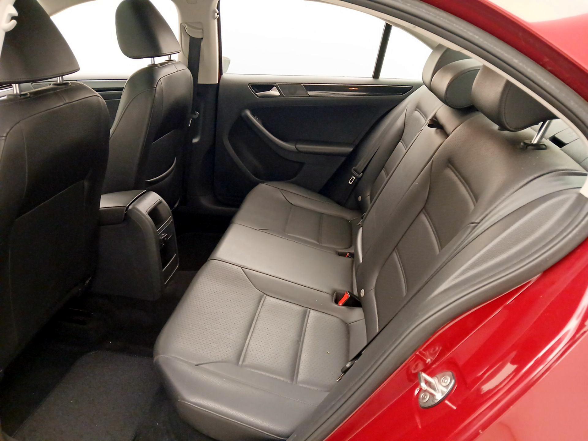 Thumbnail: 2016 Volkswagen Jetta - 18