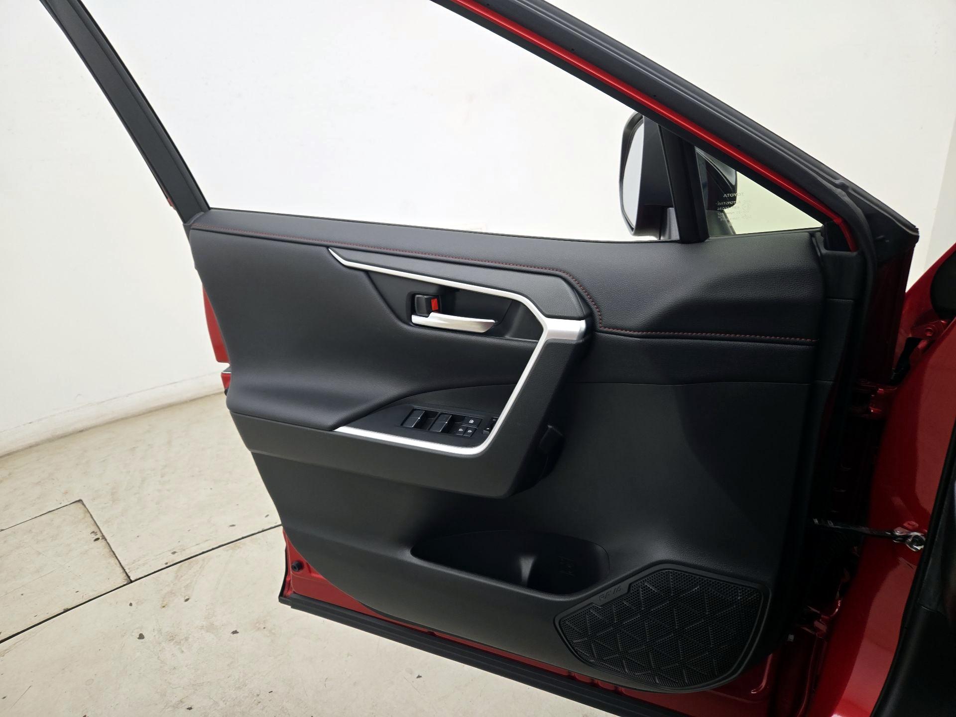 Thumbnail: 2021 Toyota RAV4 - 12