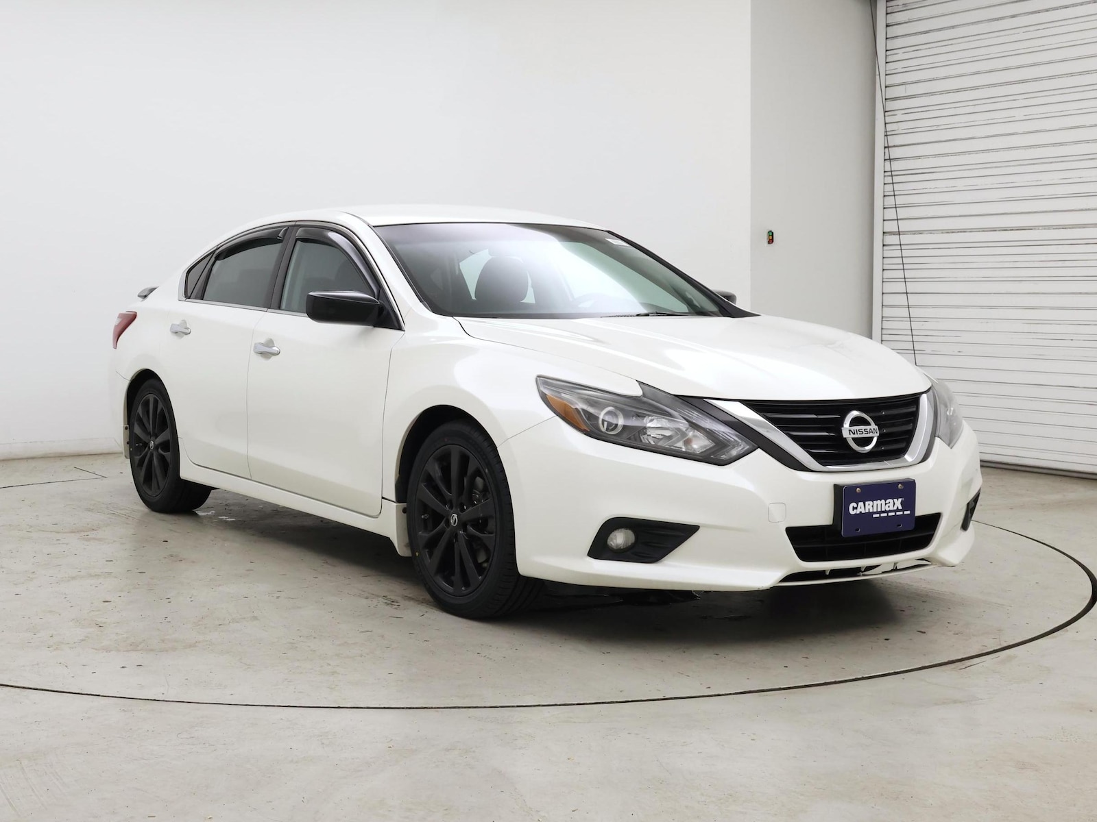 2017 Nissan Altima SR - Photo 2