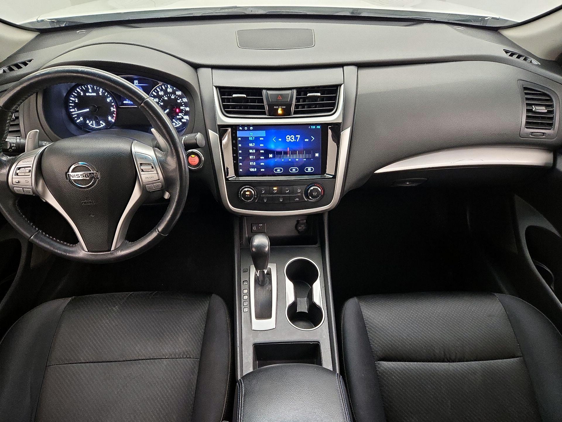 Thumbnail: 2017 Nissan Altima - 9