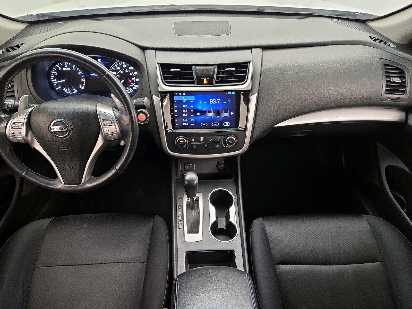 2017 Nissan Altima SR - Photo 10