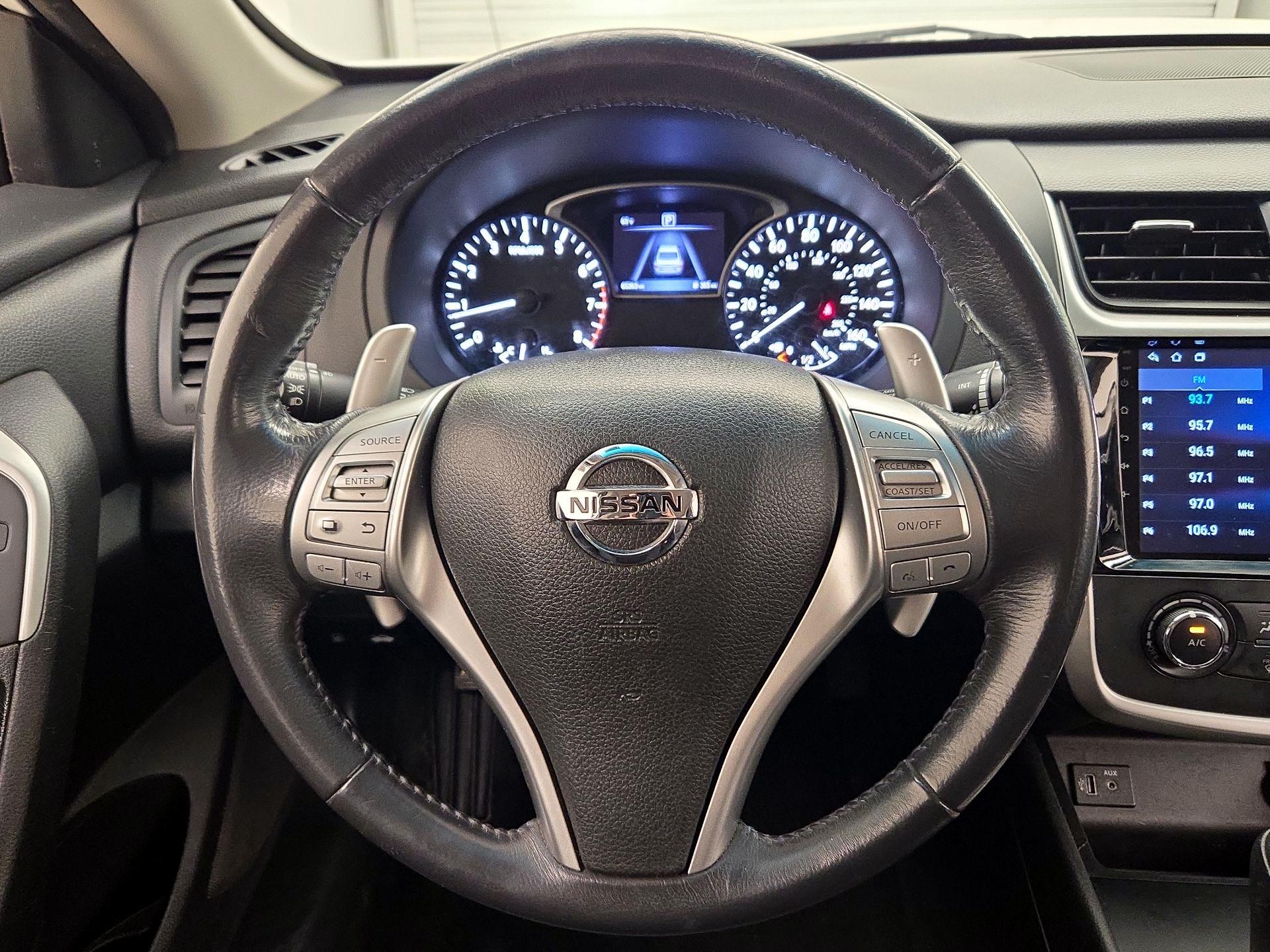 Thumbnail: 2017 Nissan Altima - 10
