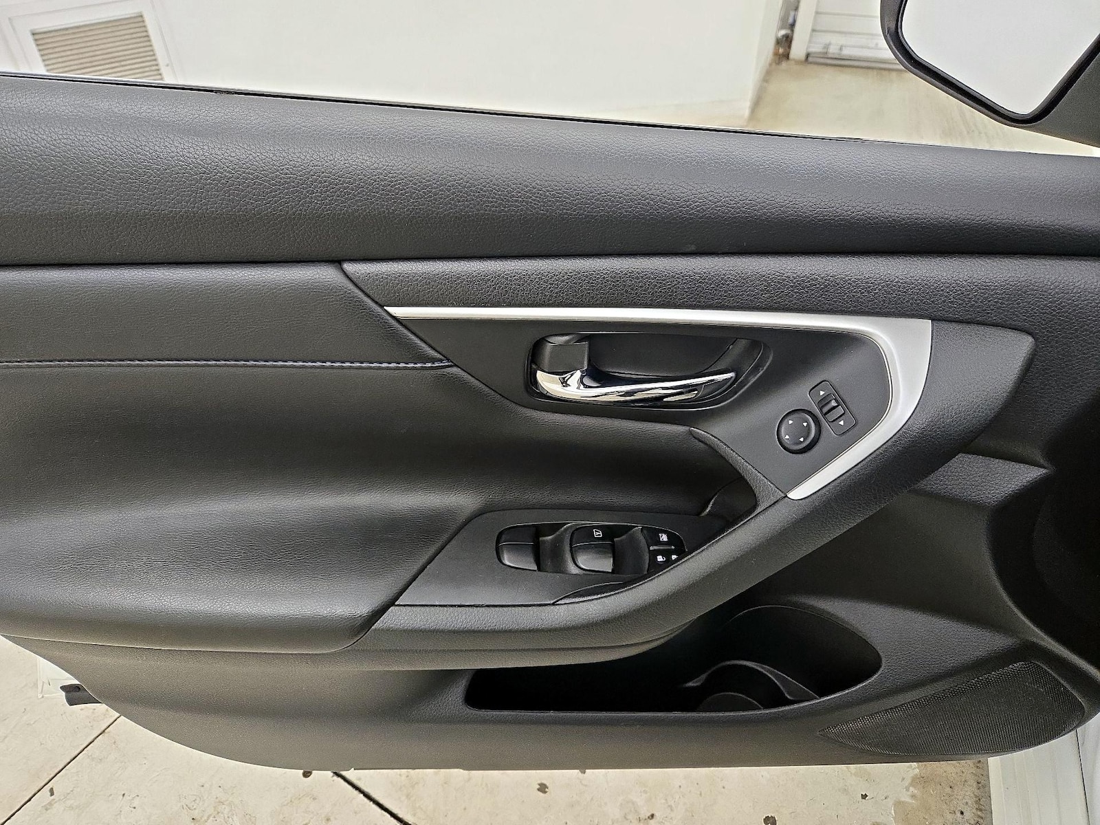 2017 Nissan Altima SR - Photo 13