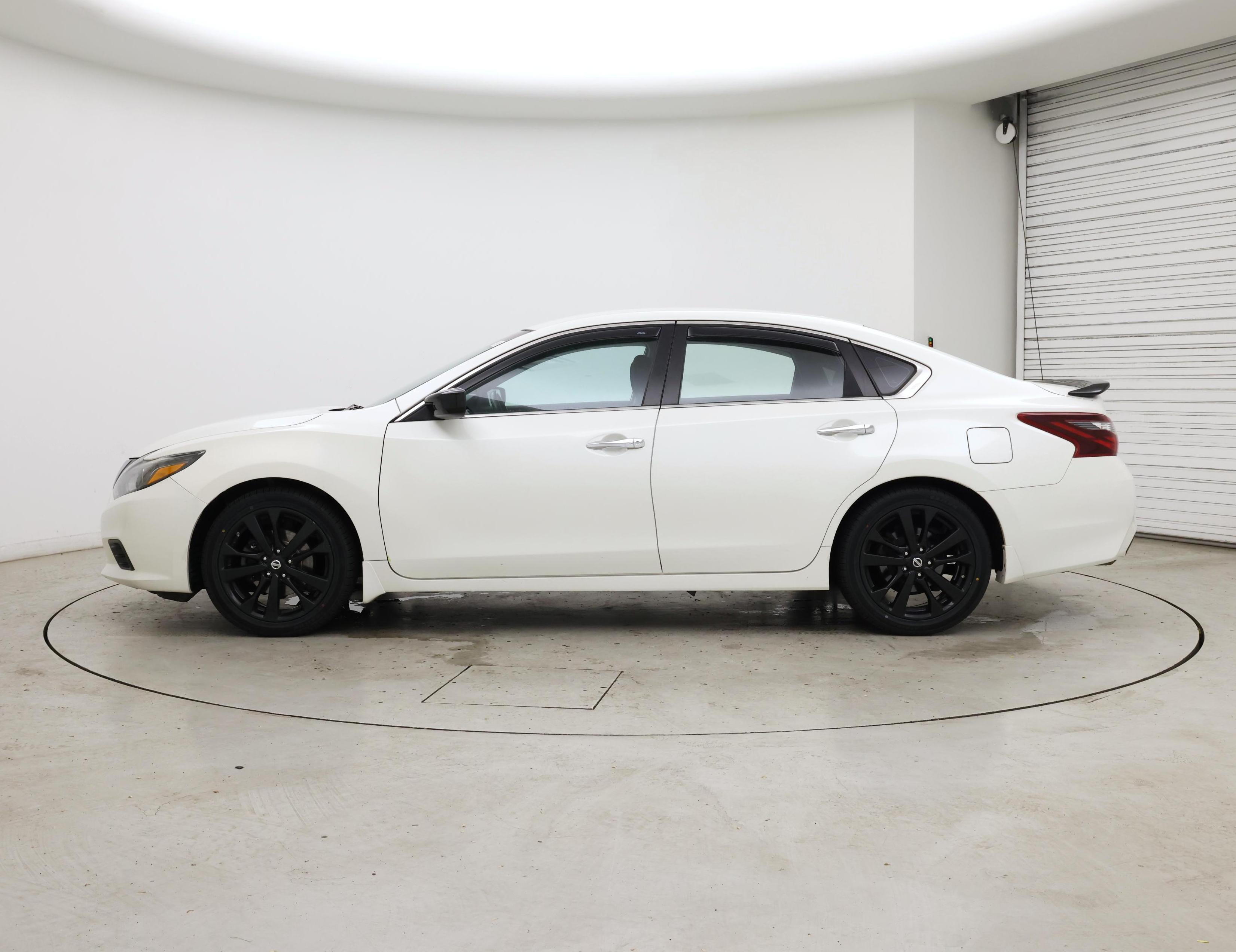 Thumbnail: 2017 Nissan Altima - 3