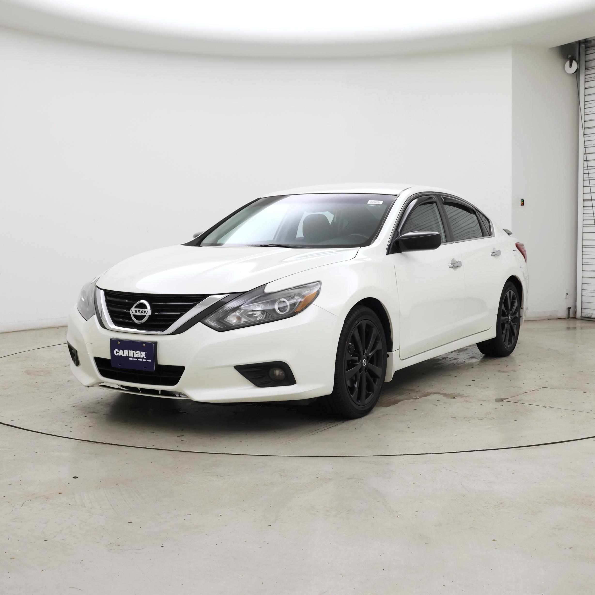 Thumbnail: 2017 Nissan Altima - 4