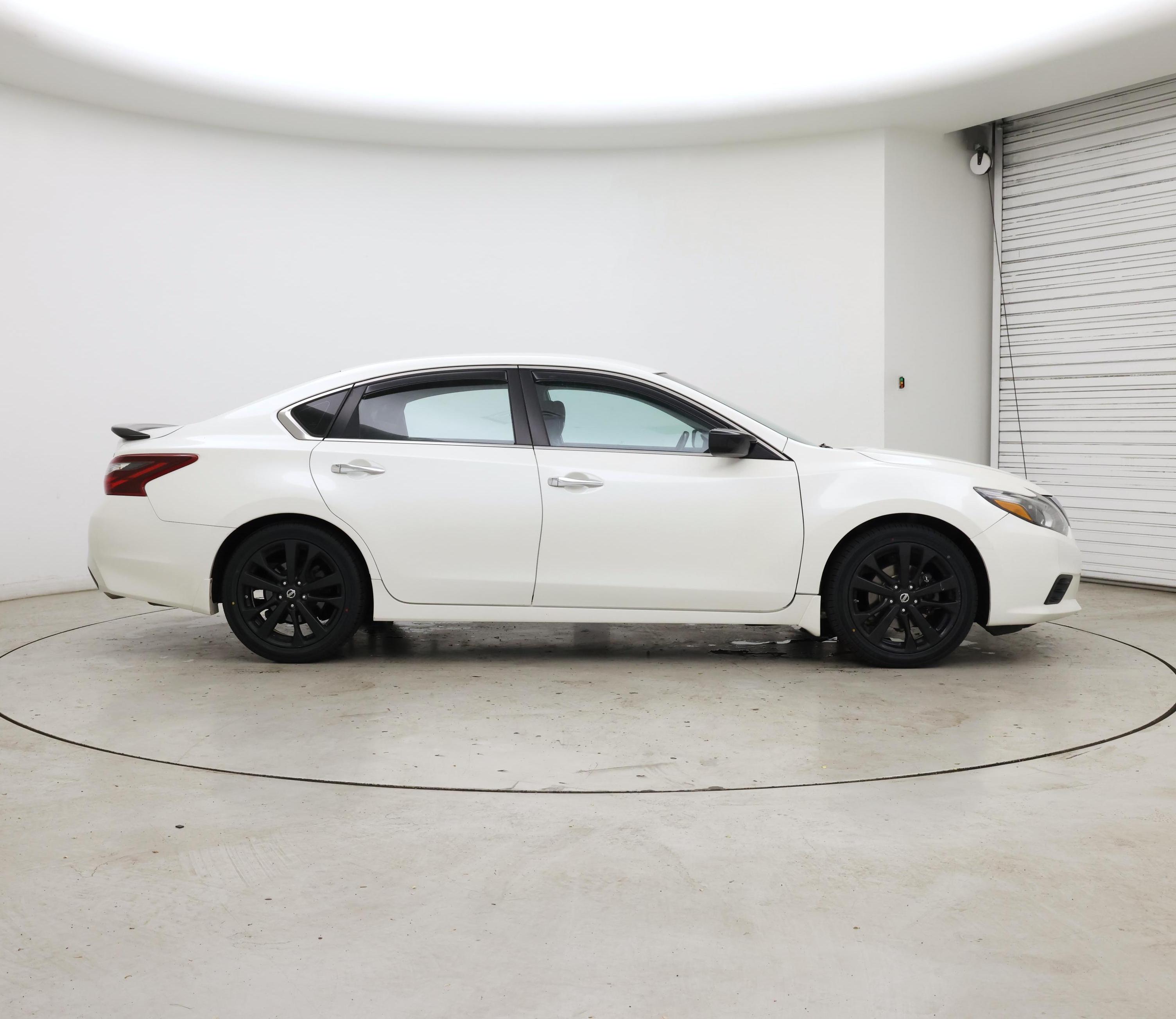 Thumbnail: 2017 Nissan Altima - 7