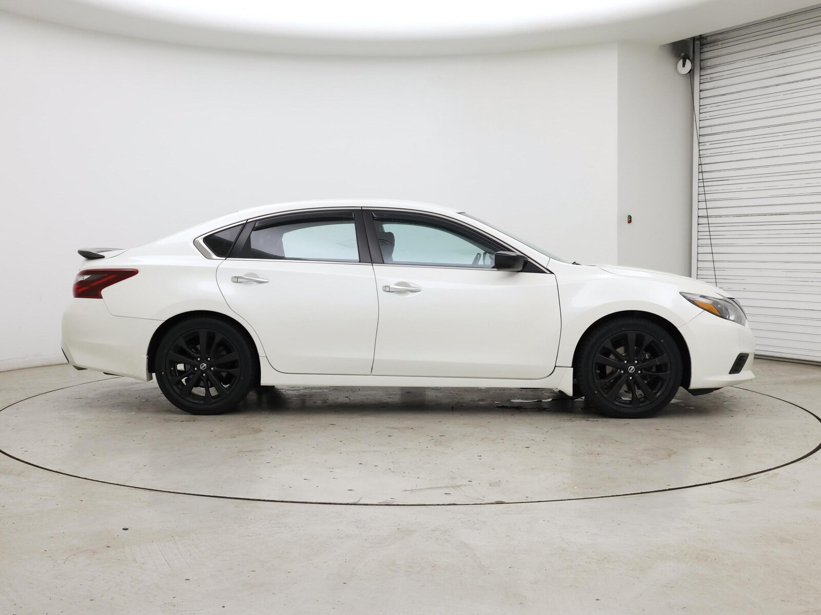 2017 Nissan Altima SR - Photo 8