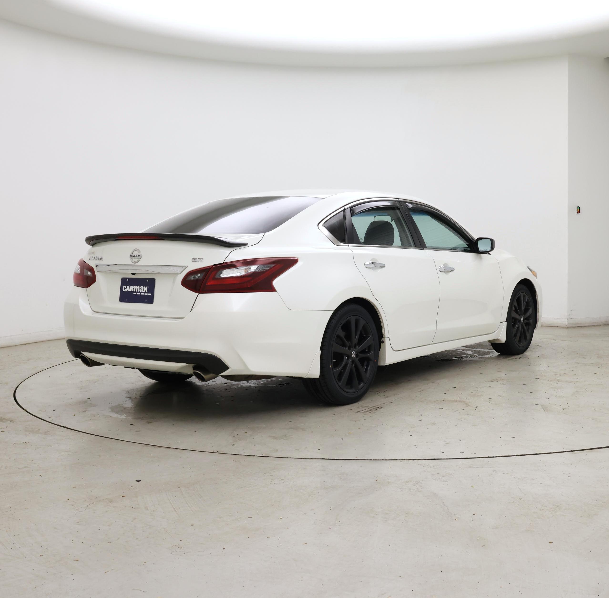Thumbnail: 2017 Nissan Altima - 8