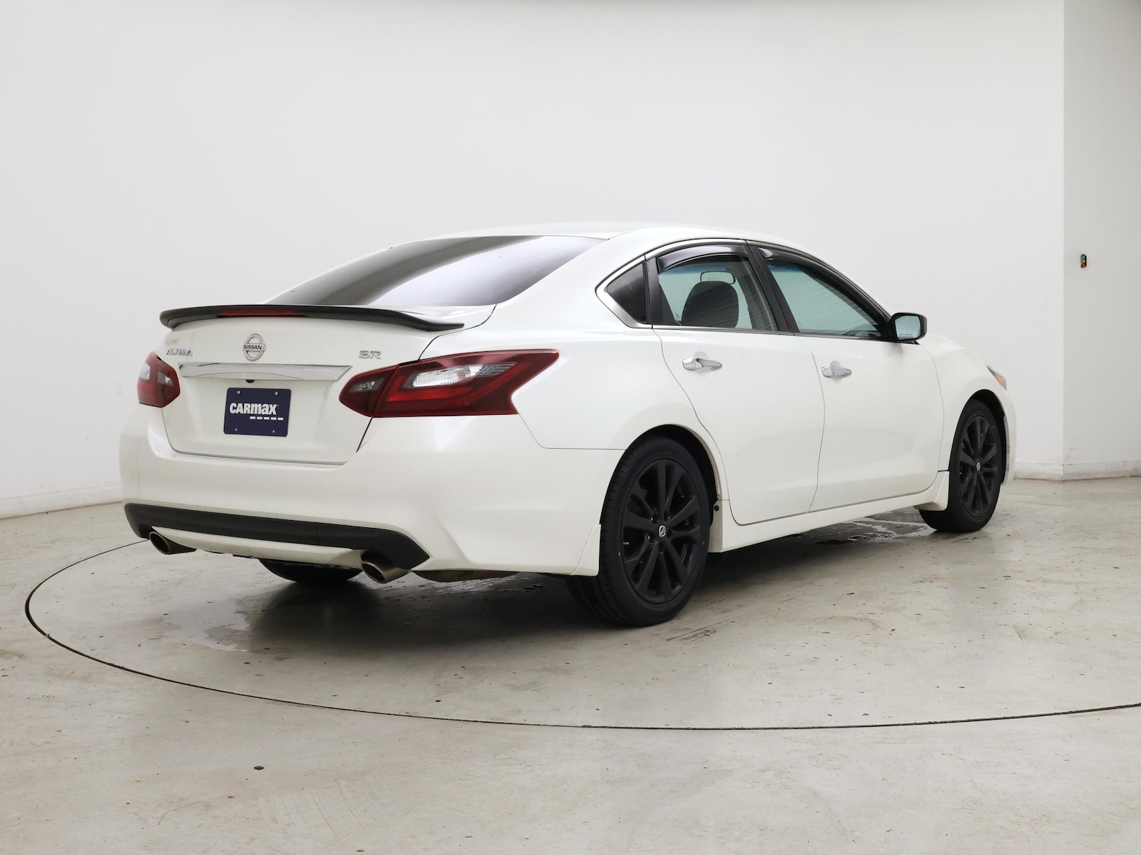 2017 Nissan Altima SR - Photo 9