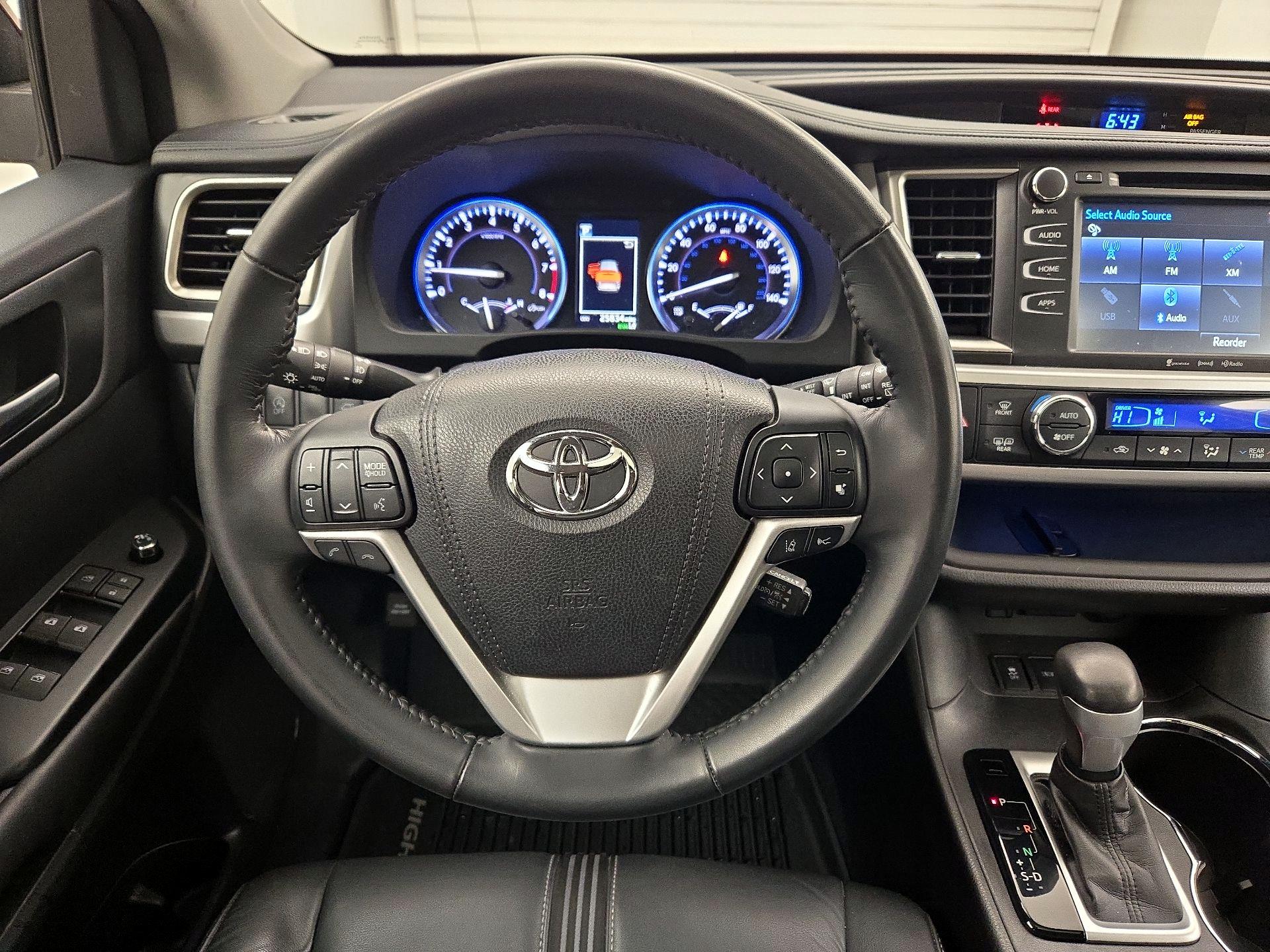 Thumbnail: 2017 Toyota Highlander - 10