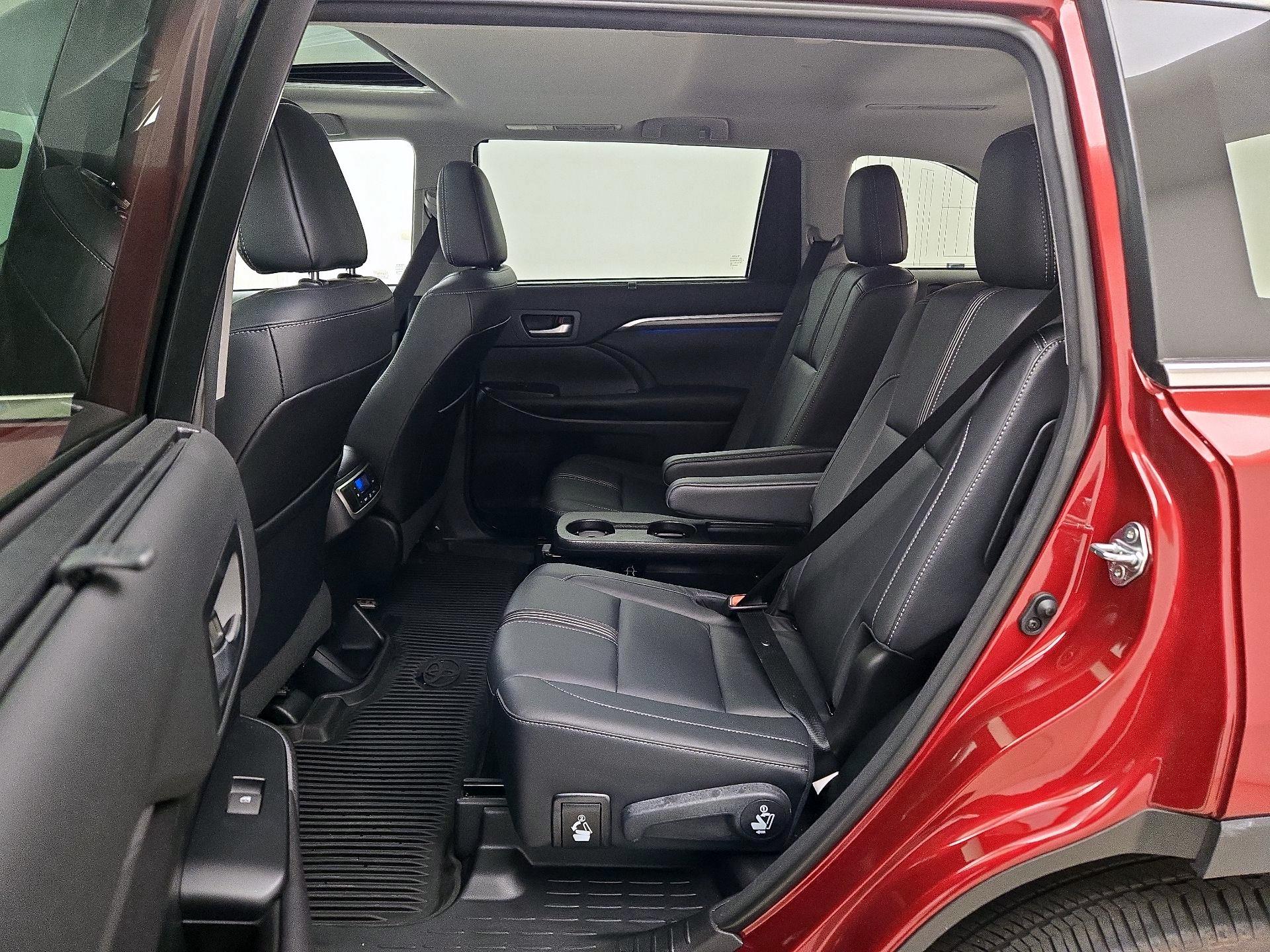 Thumbnail: 2017 Toyota Highlander - 20