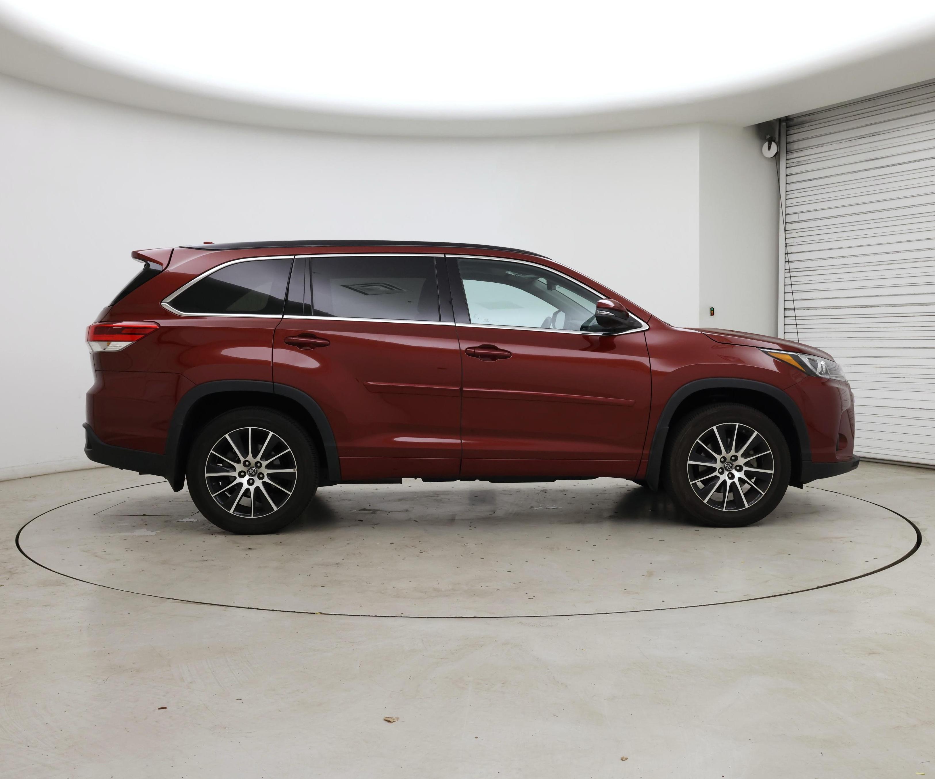 Thumbnail: 2017 Toyota Highlander - 7