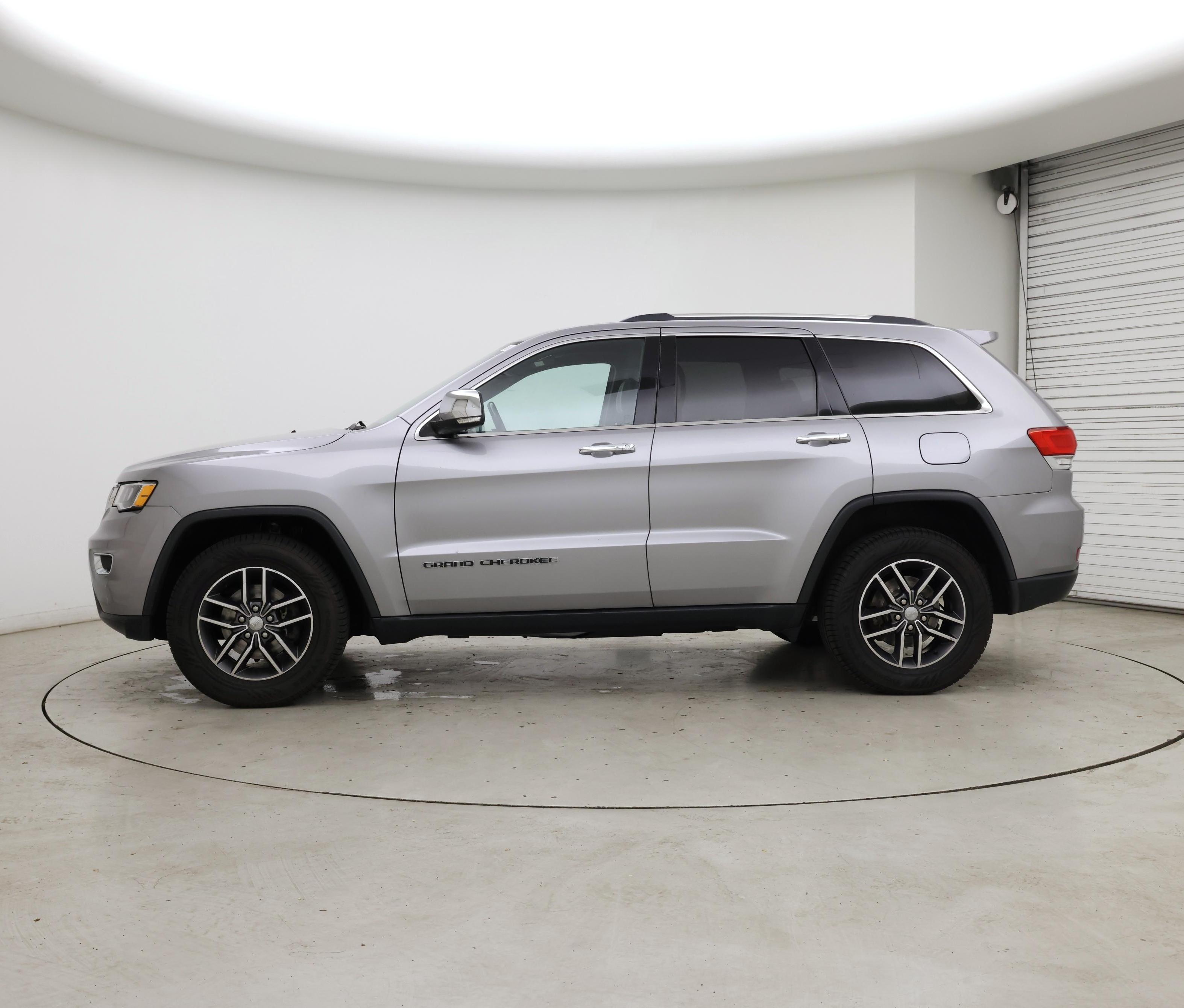 Thumbnail: 2017 Jeep Grand Cherokee - 3