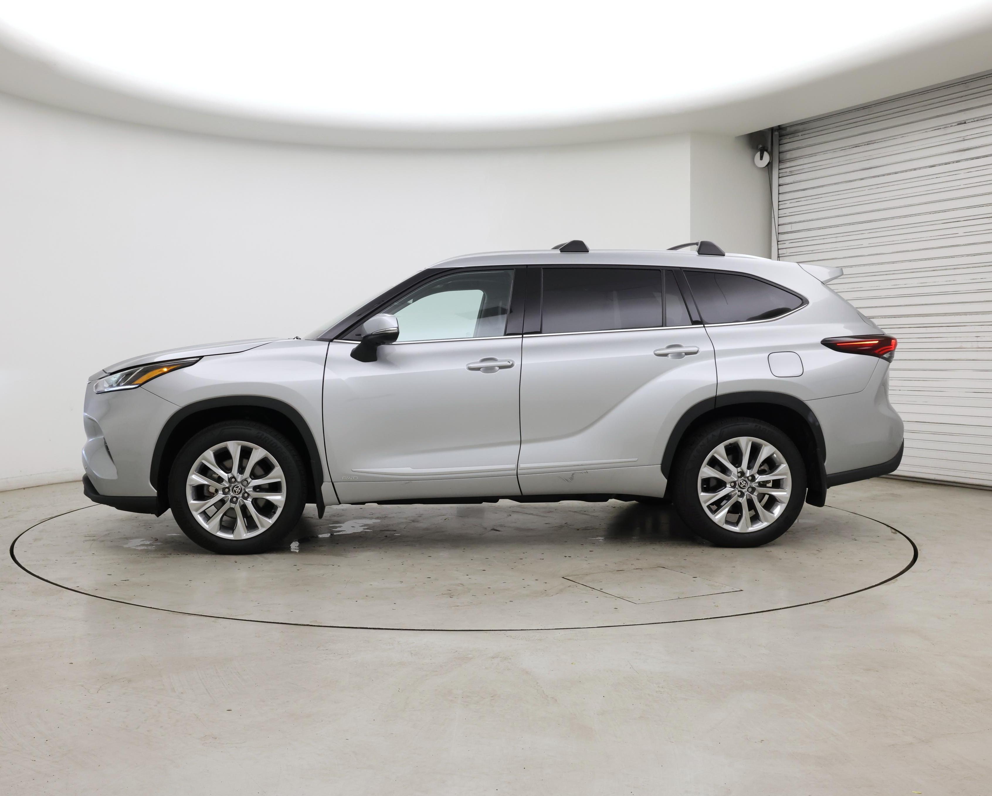 Thumbnail: 2025 Toyota Highlander - 3