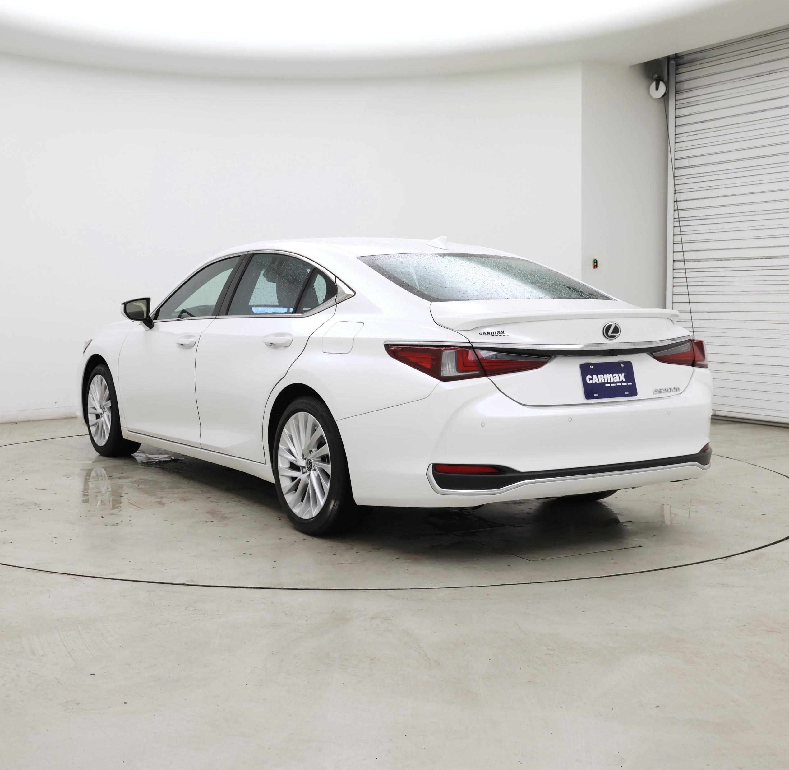 Thumbnail: 2025 Lexus ES - 2