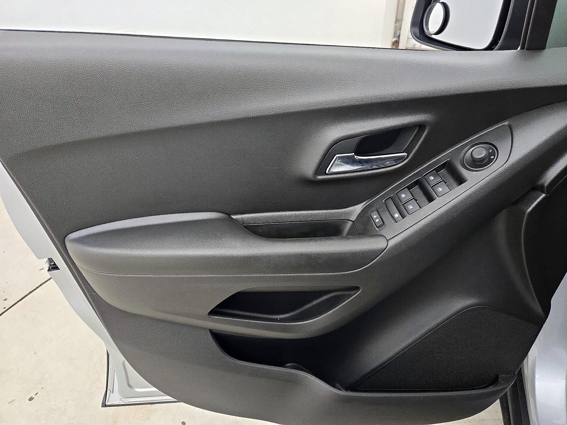 Thumbnail: 2021 Chevrolet Trax - 12