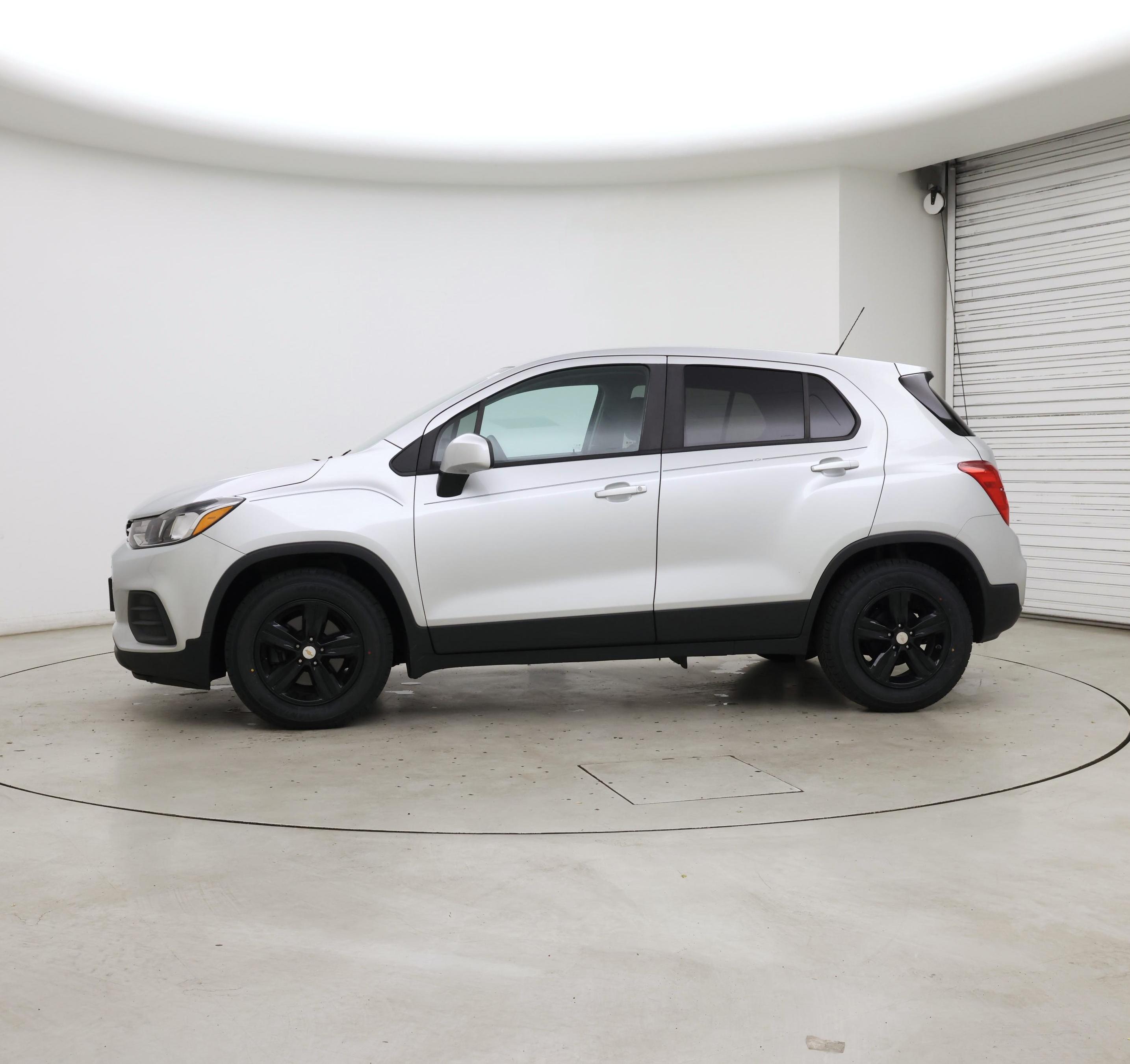 Thumbnail: 2021 Chevrolet Trax - 3