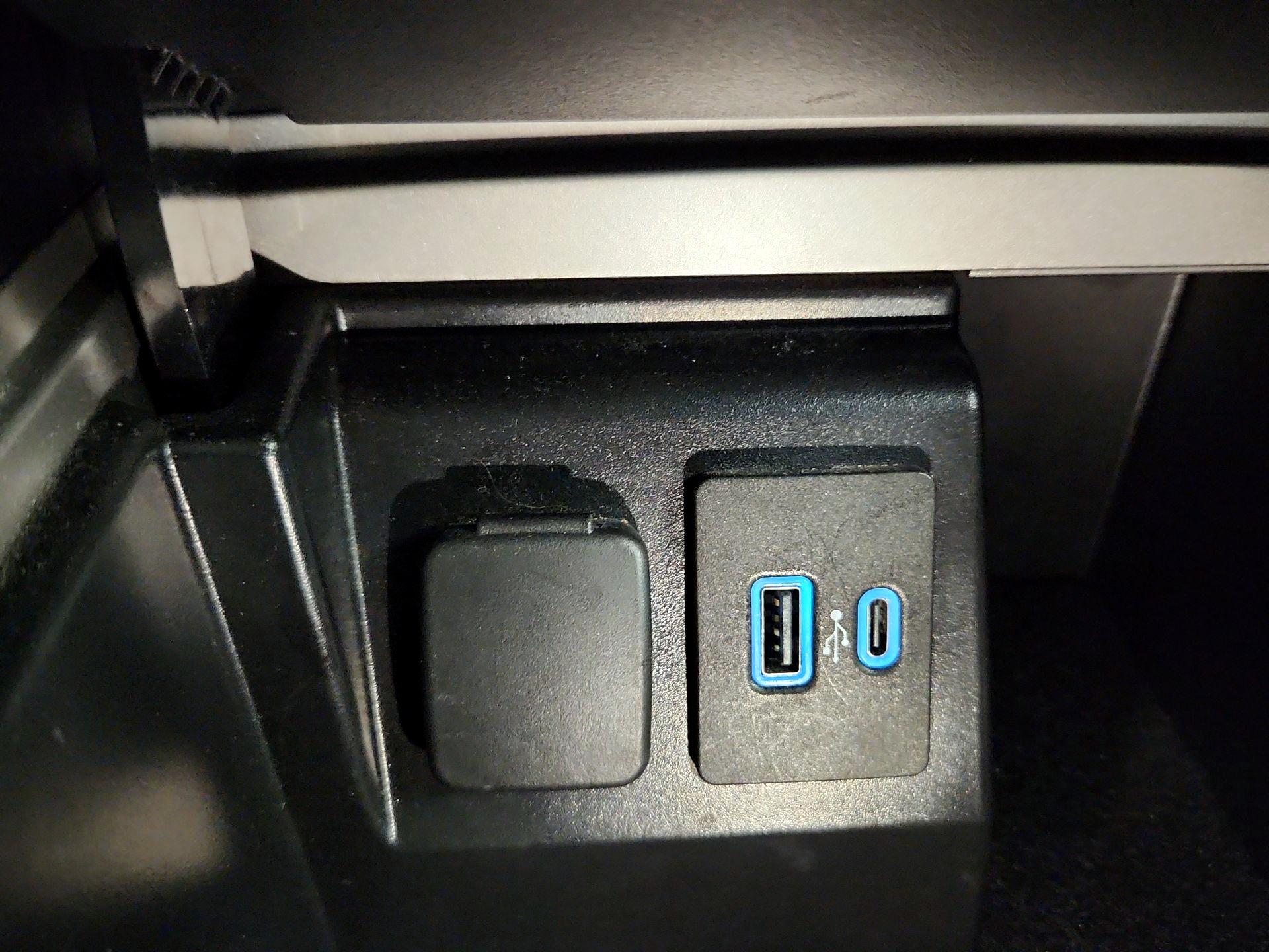 Thumbnail: 2023 Ford Explorer - 19