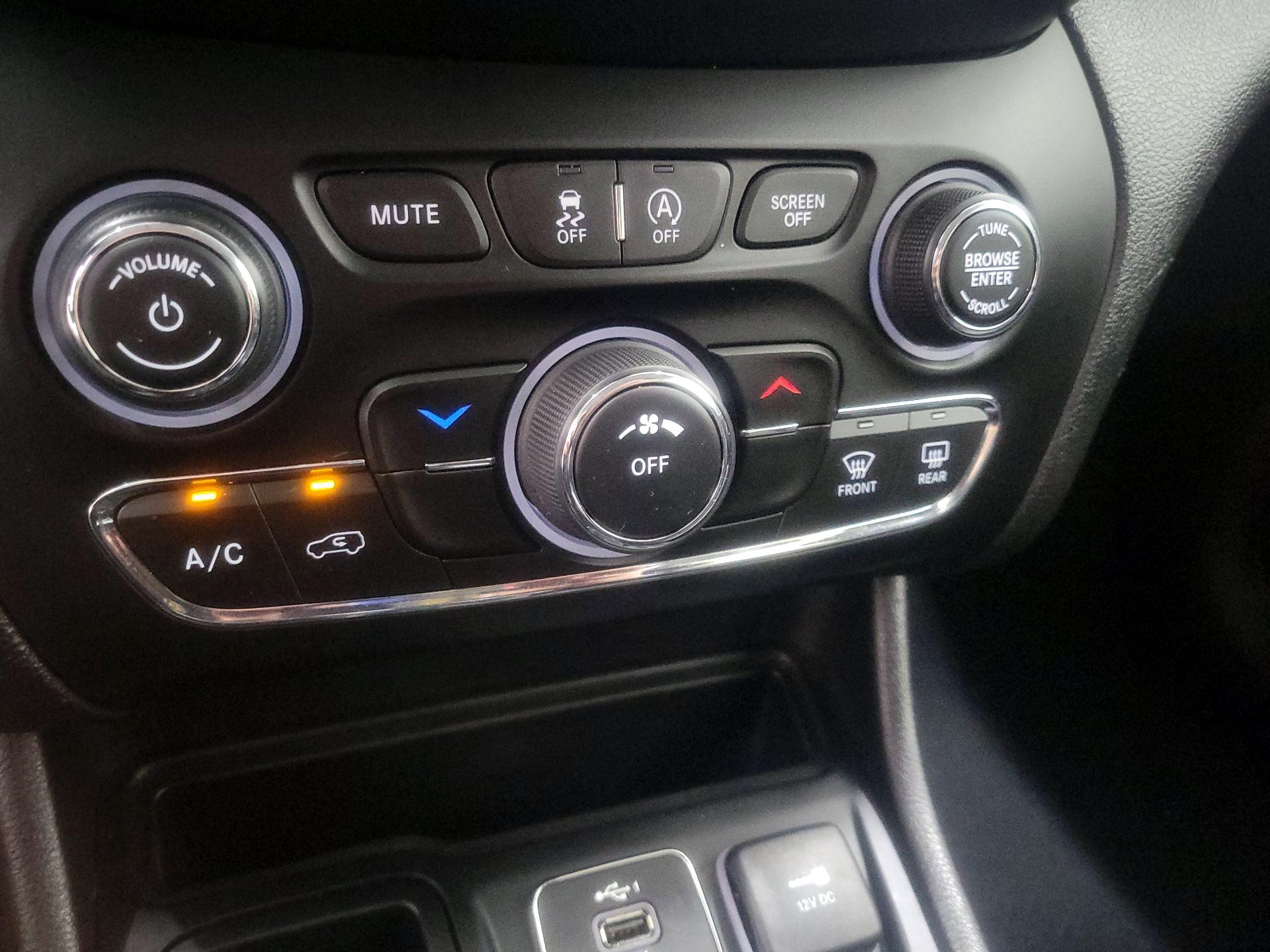 Thumbnail: 2021 Jeep Cherokee - 17