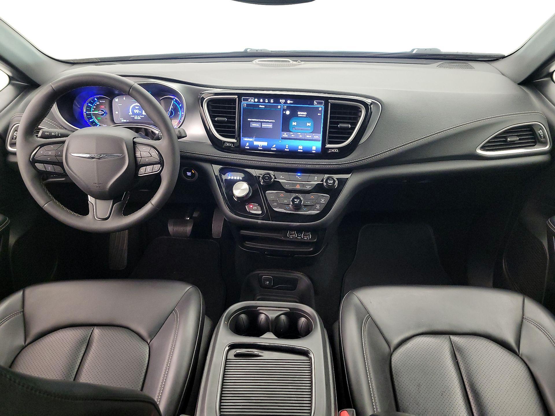 Thumbnail: 2023 Chrysler Pacifica - 9