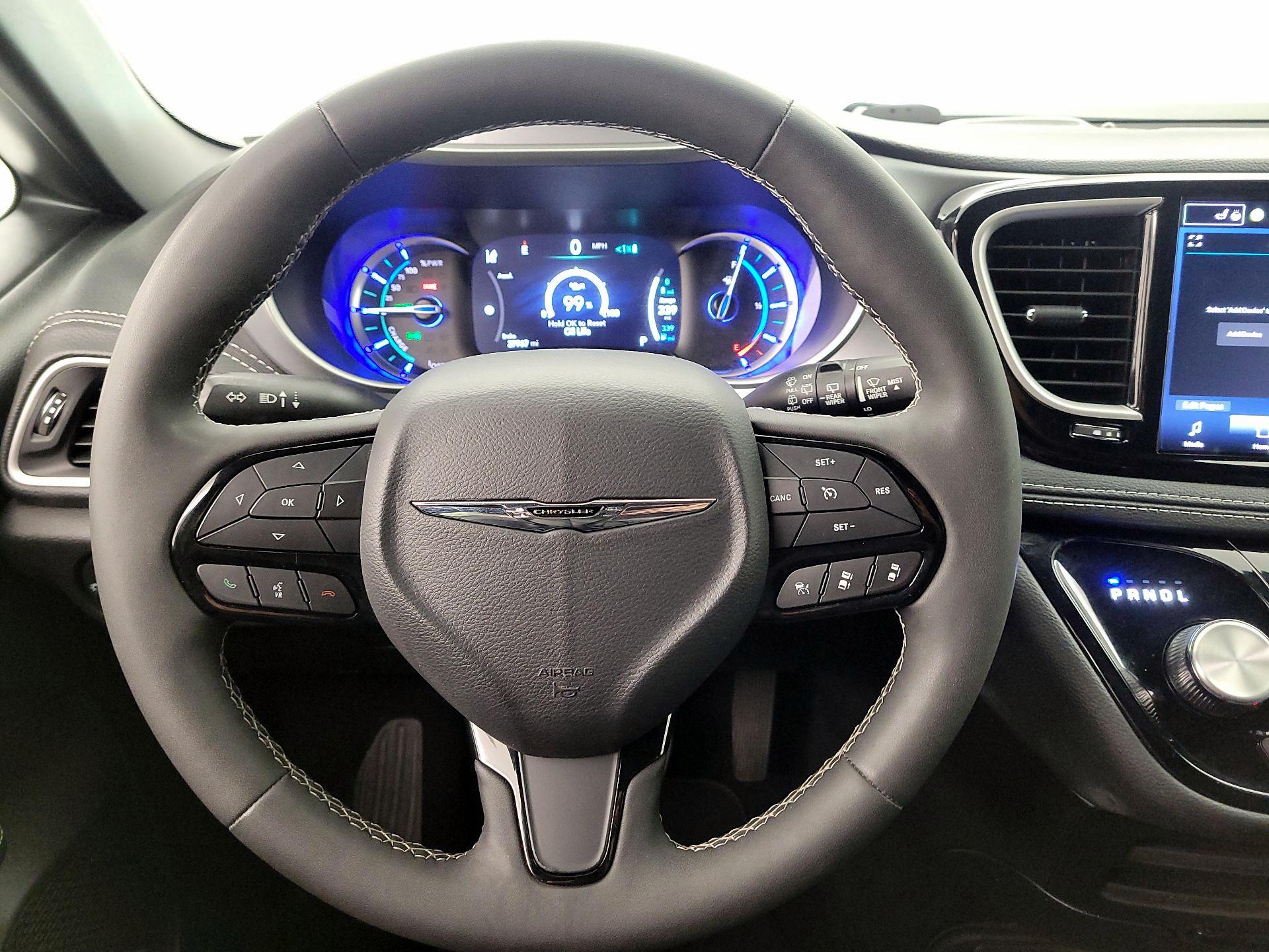 Thumbnail: 2023 Chrysler Pacifica - 10