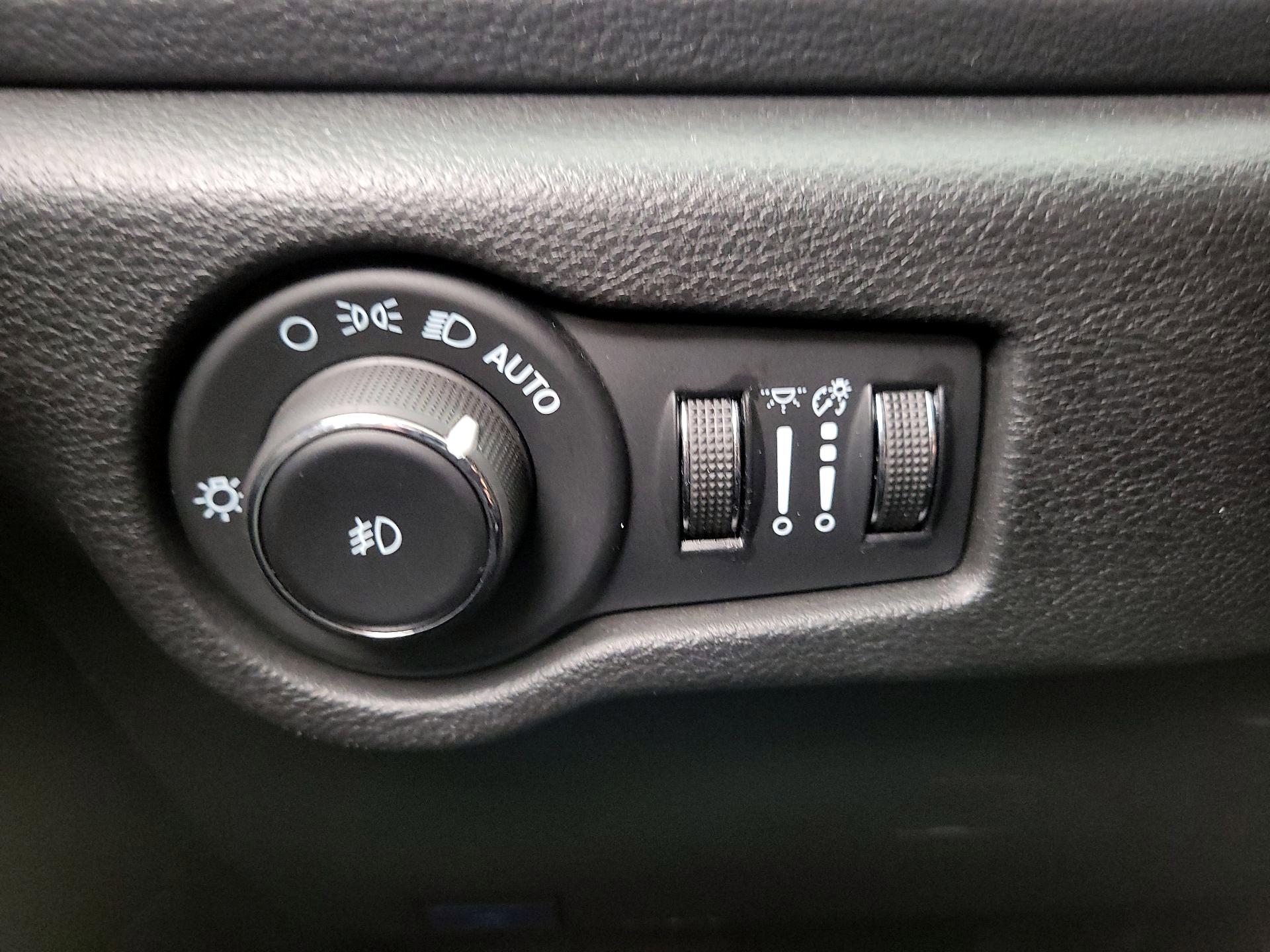 Thumbnail: 2023 Chrysler Pacifica - 13