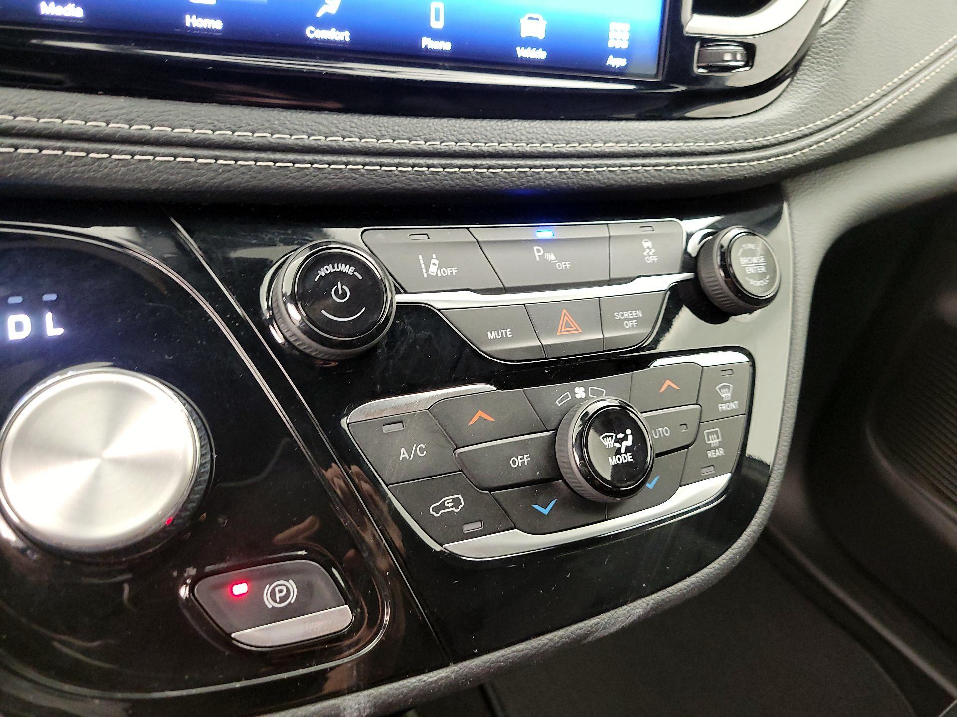 Thumbnail: 2023 Chrysler Pacifica - 16