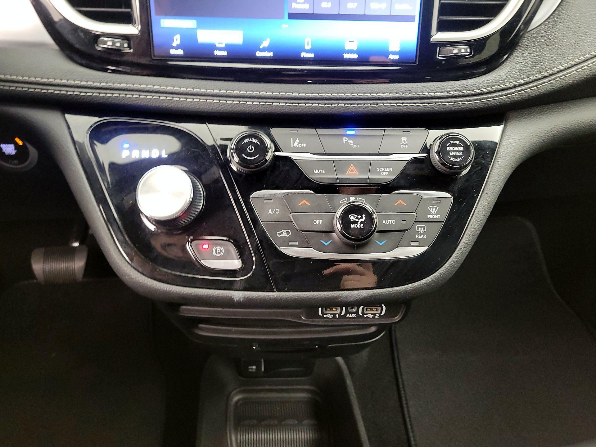 Thumbnail: 2023 Chrysler Pacifica - 17