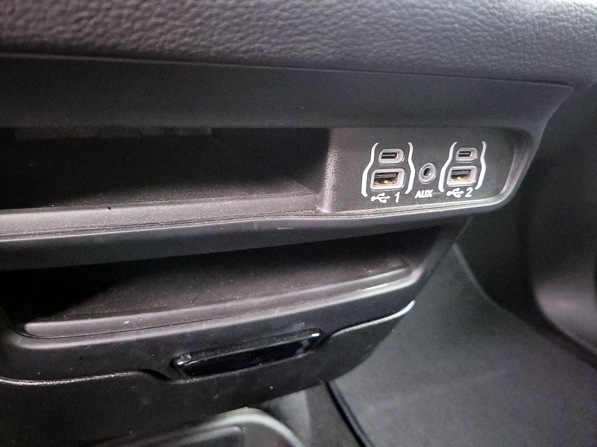 Thumbnail: 2023 Chrysler Pacifica - 18