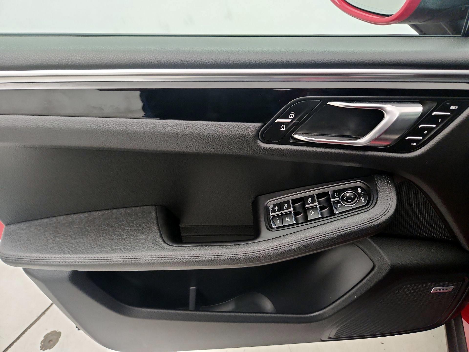 Thumbnail: 2021 Porsche Macan - 12