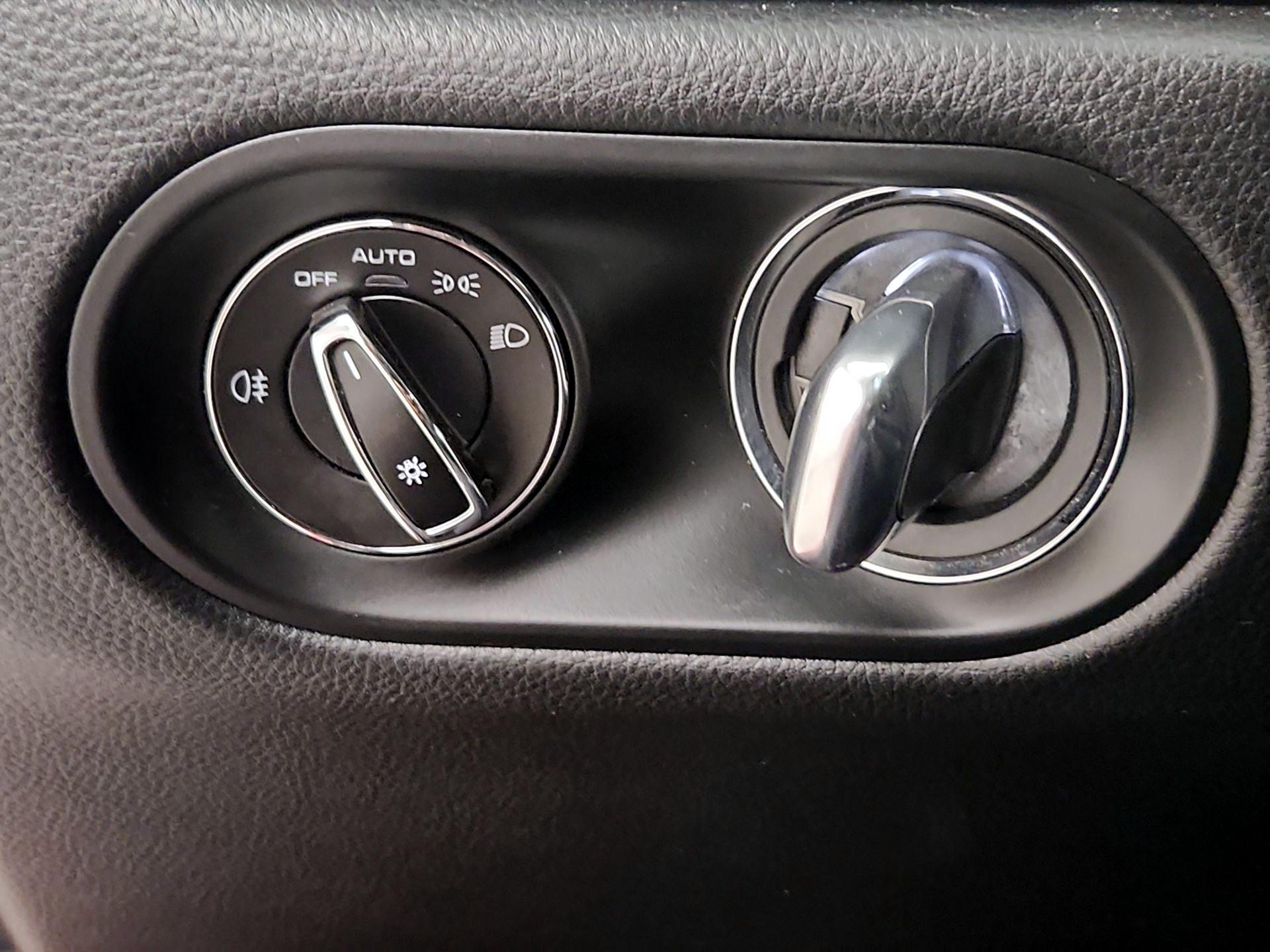 Thumbnail: 2021 Porsche Macan - 13