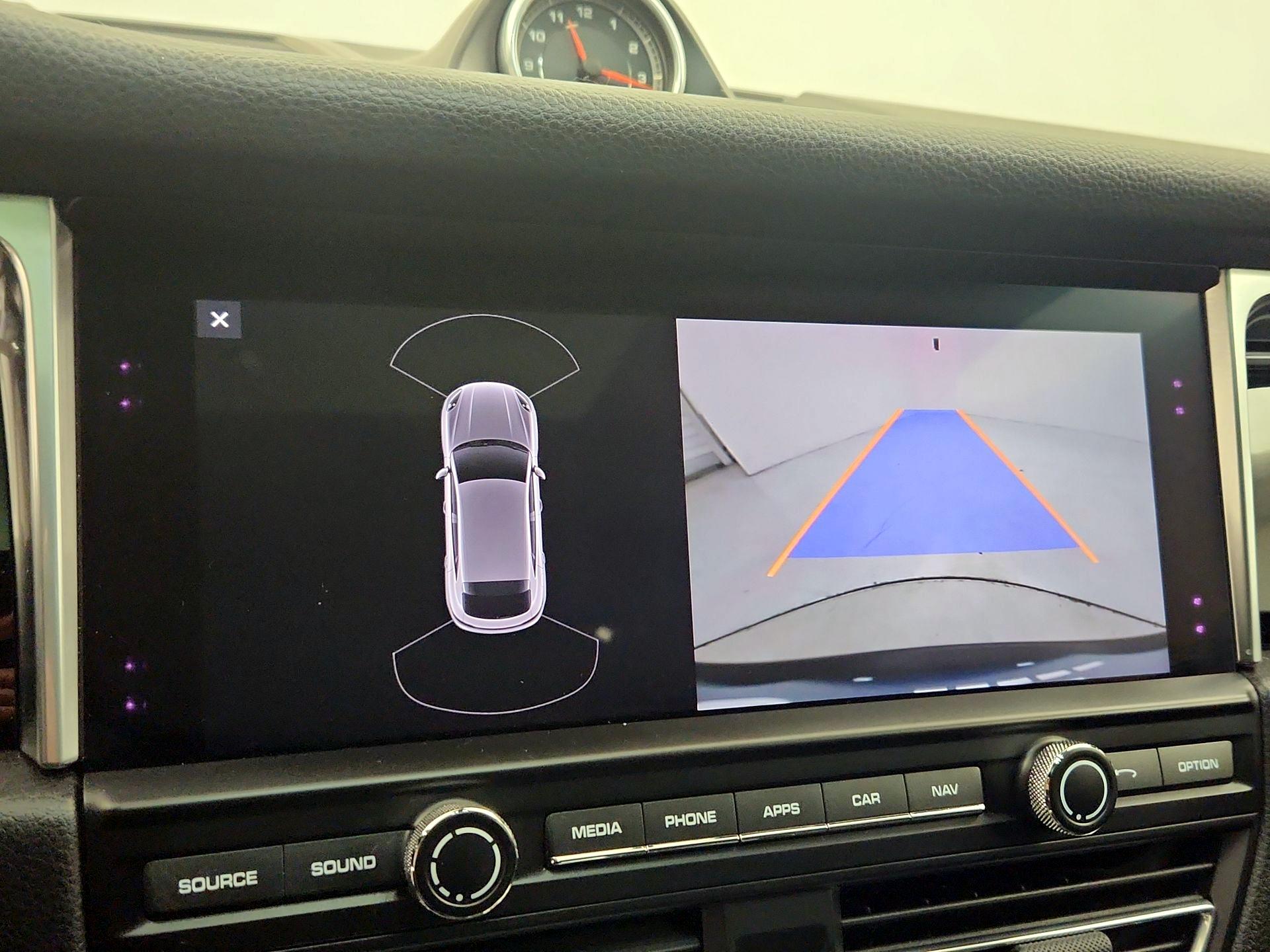 Thumbnail: 2021 Porsche Macan - 15