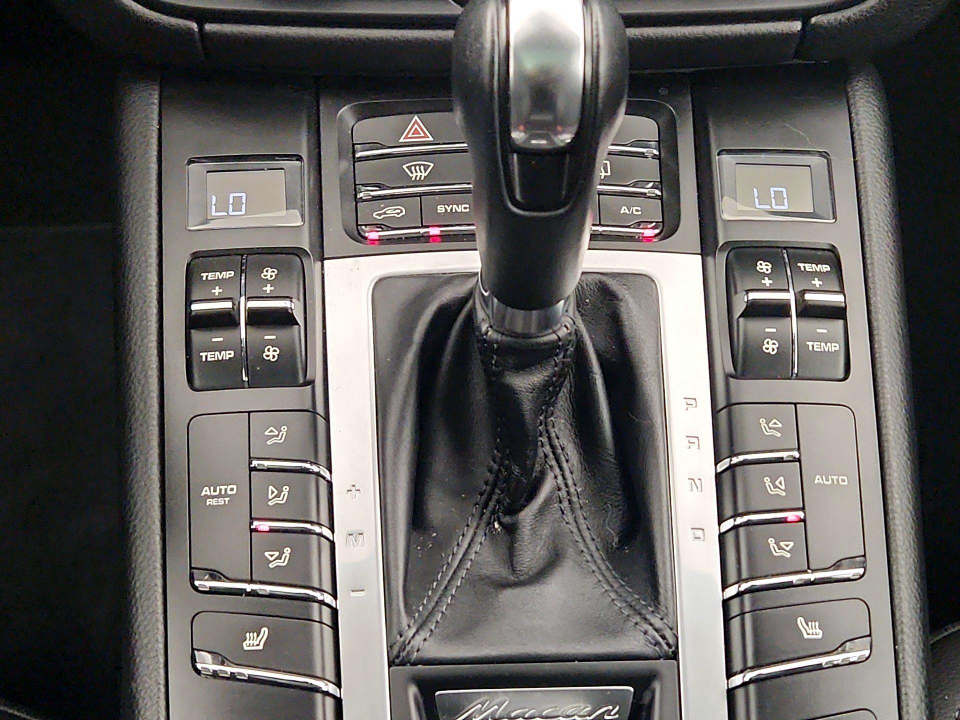 Thumbnail: 2021 Porsche Macan - 17