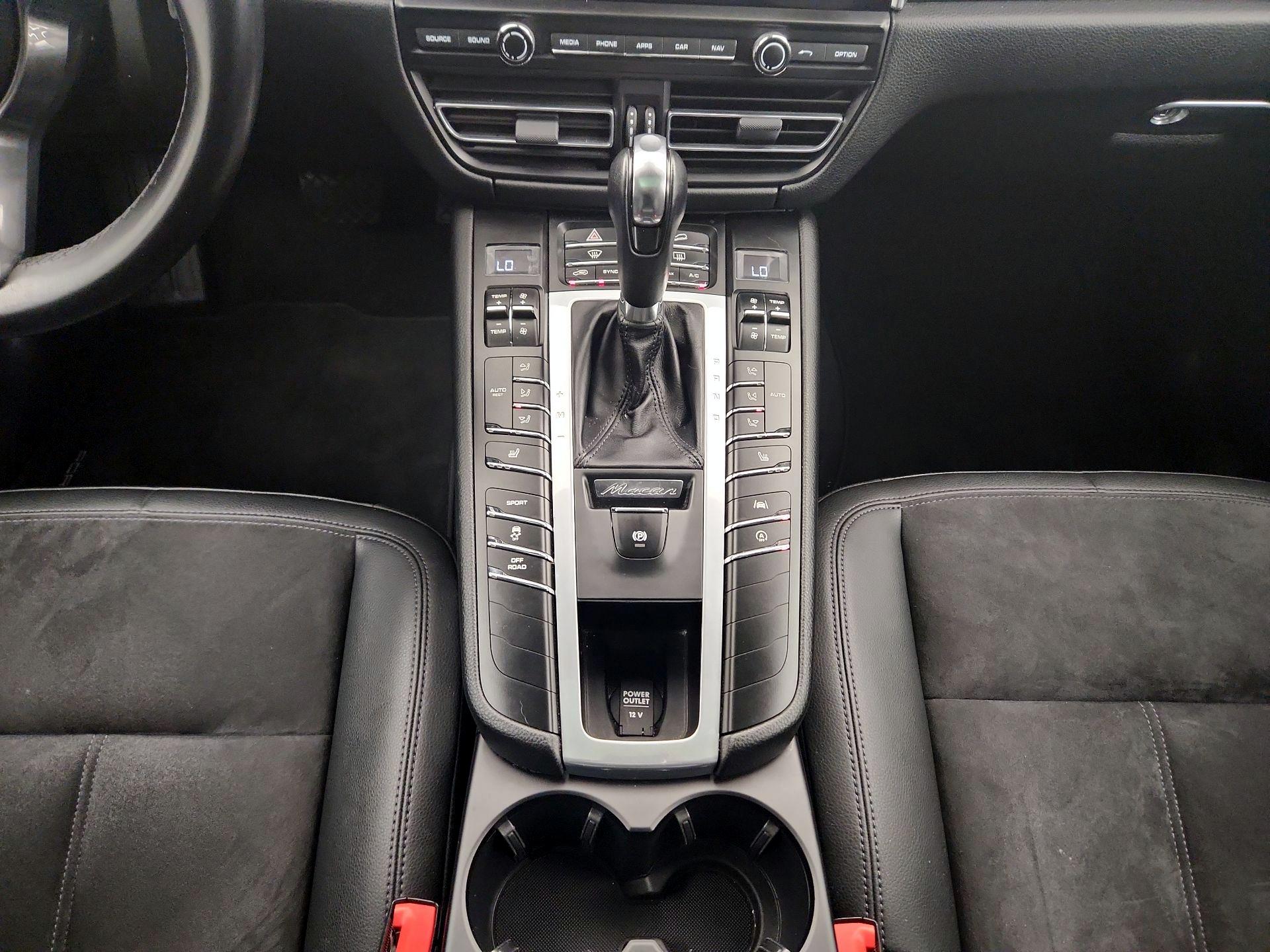 Thumbnail: 2021 Porsche Macan - 18