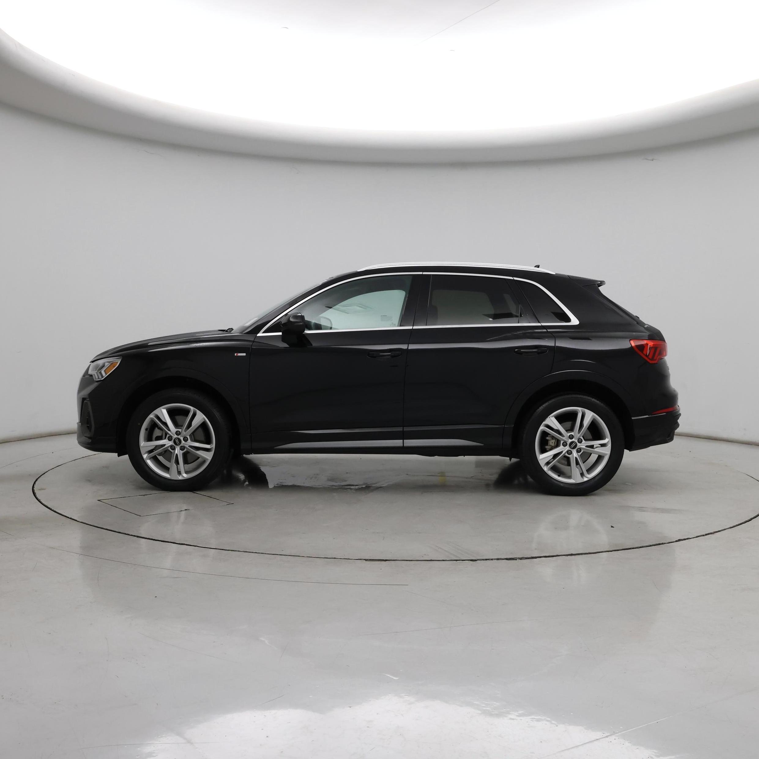 Thumbnail: 2023 Audi Q3 - 3