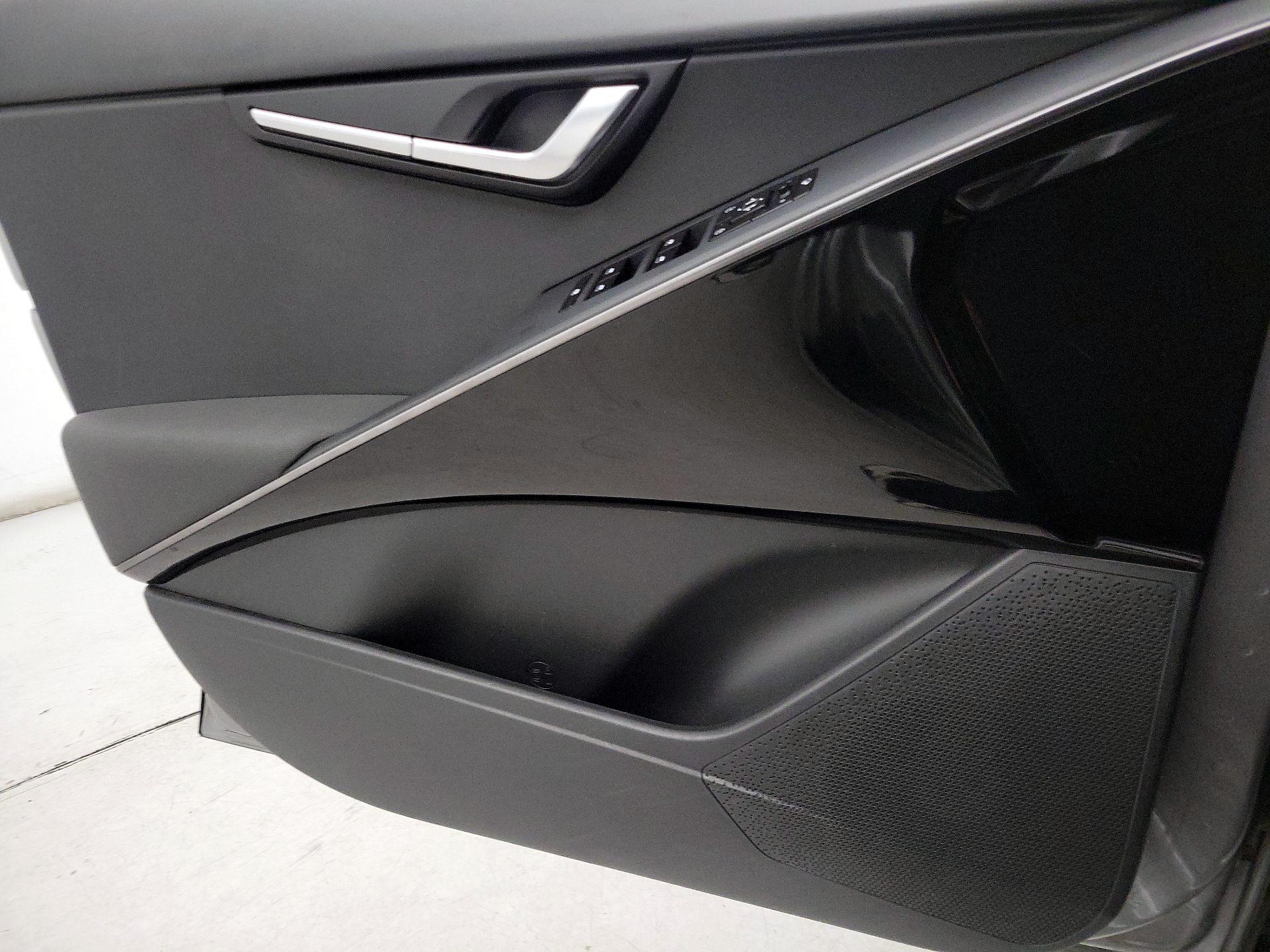 Thumbnail: 2024 Kia Niro - 12