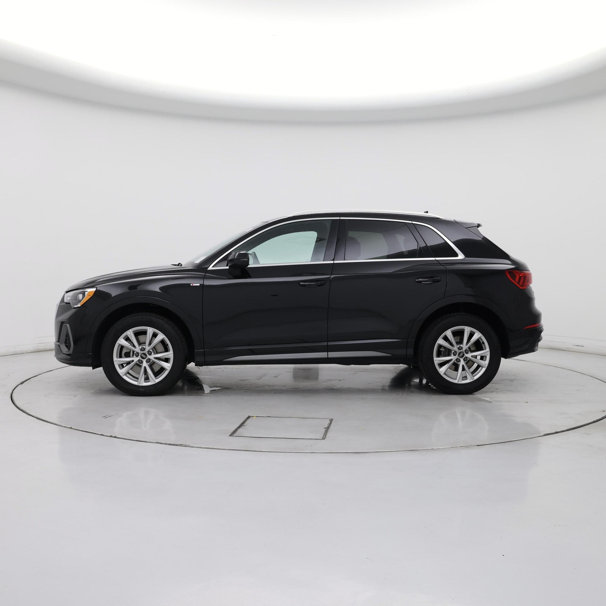 Thumbnail: 2022 Audi Q3 - 3