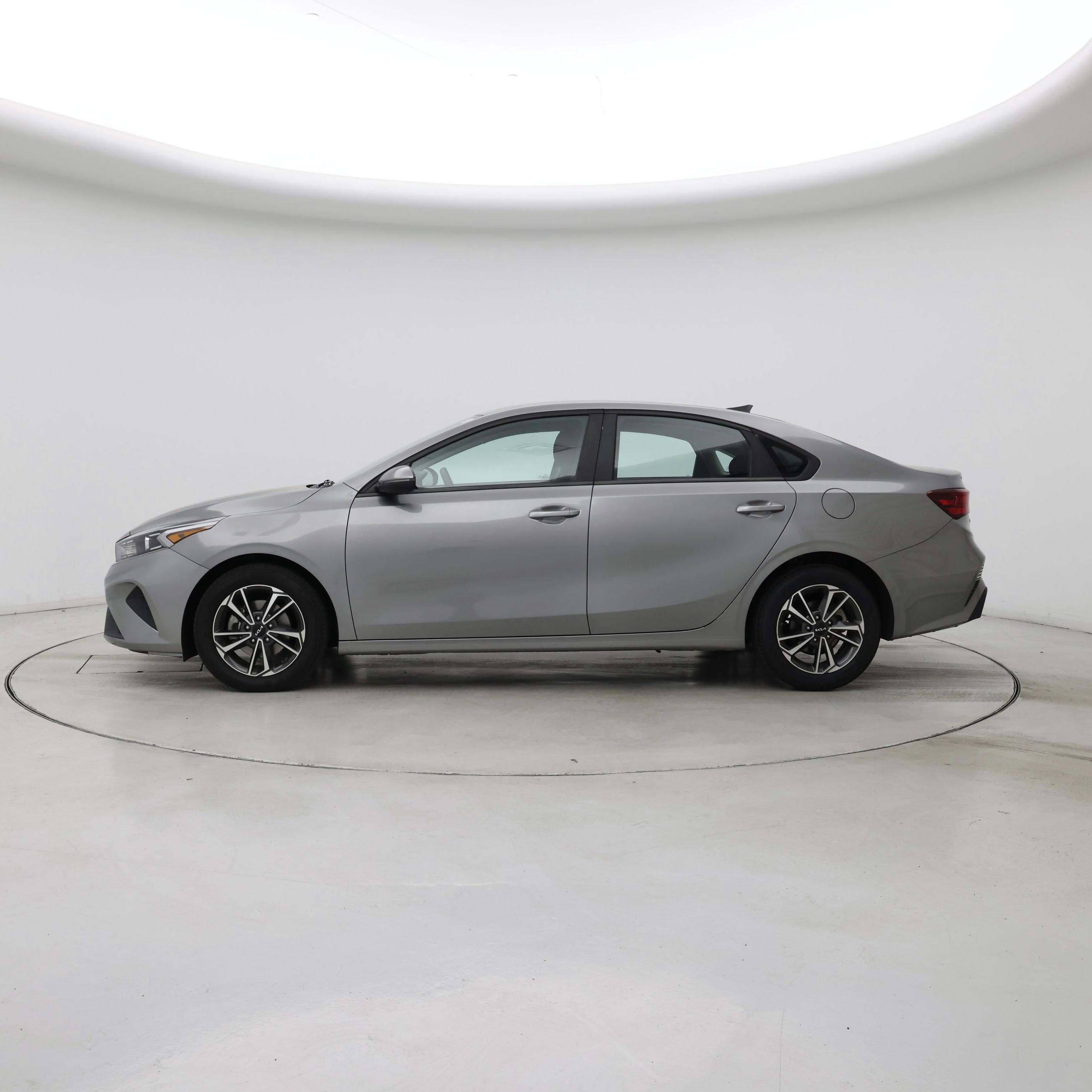 Thumbnail: 2023 Kia Forte - 3