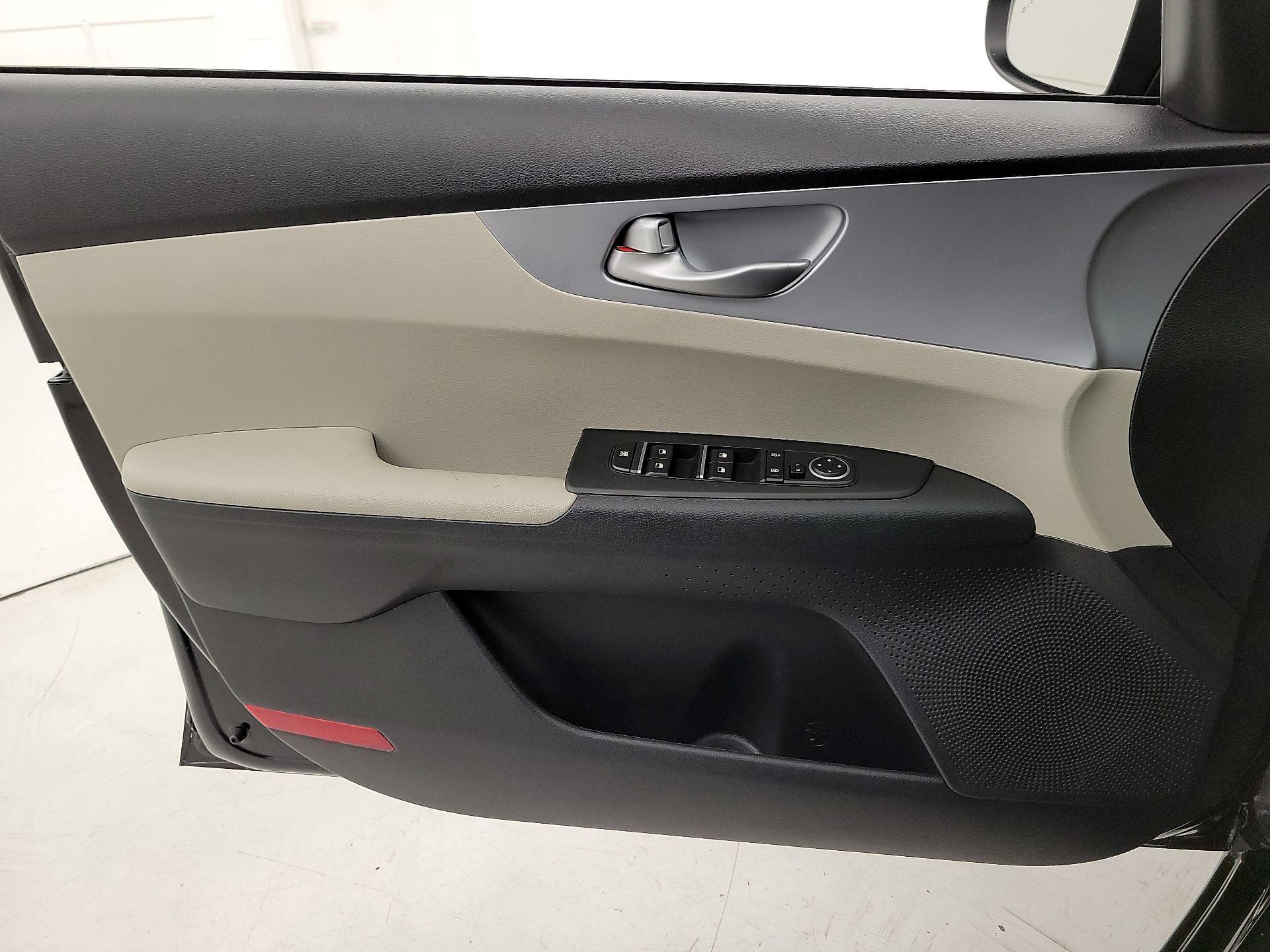 Thumbnail: 2023 Kia Forte - 12