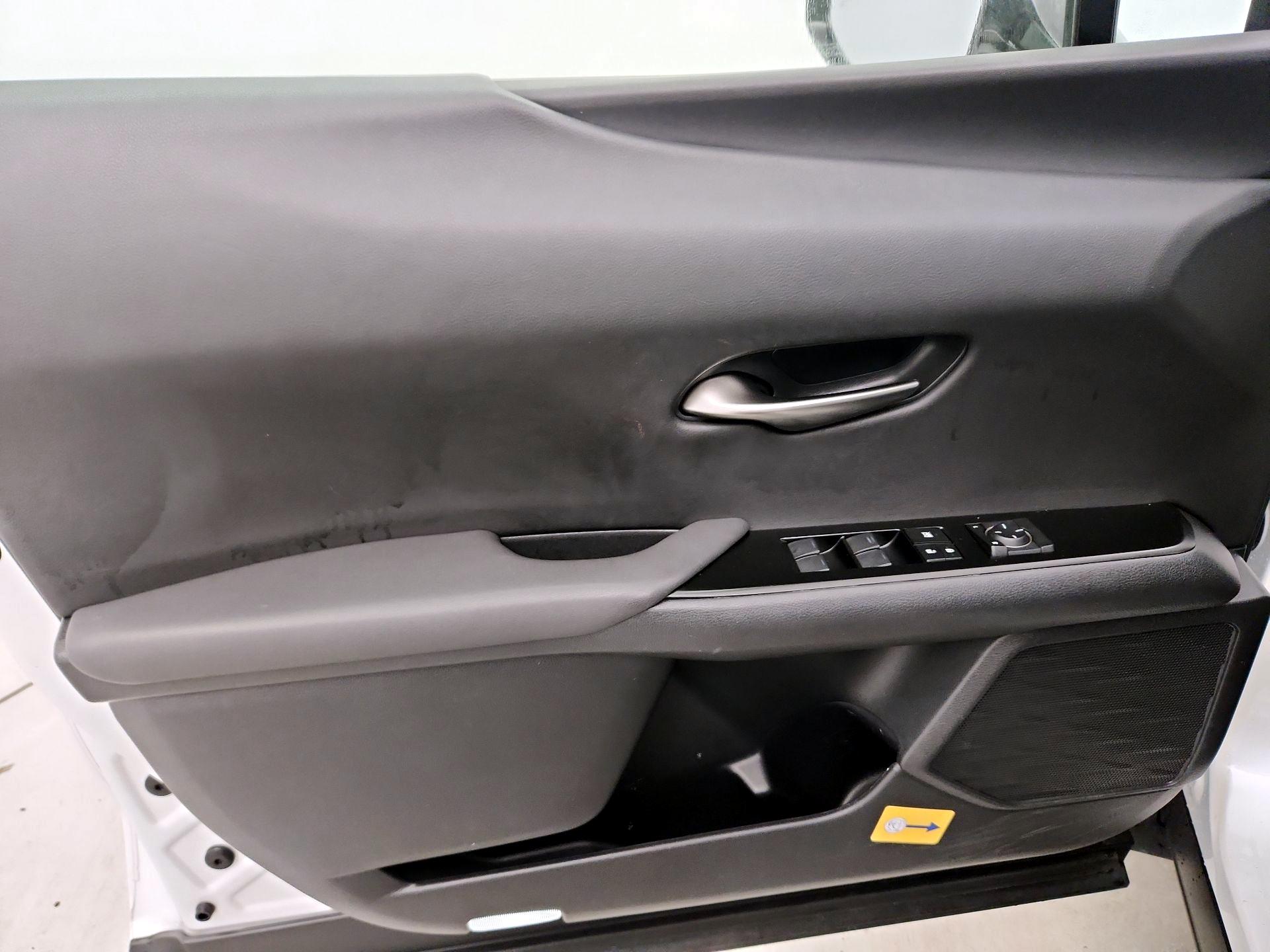 Thumbnail: 2021 Lexus UX - 12