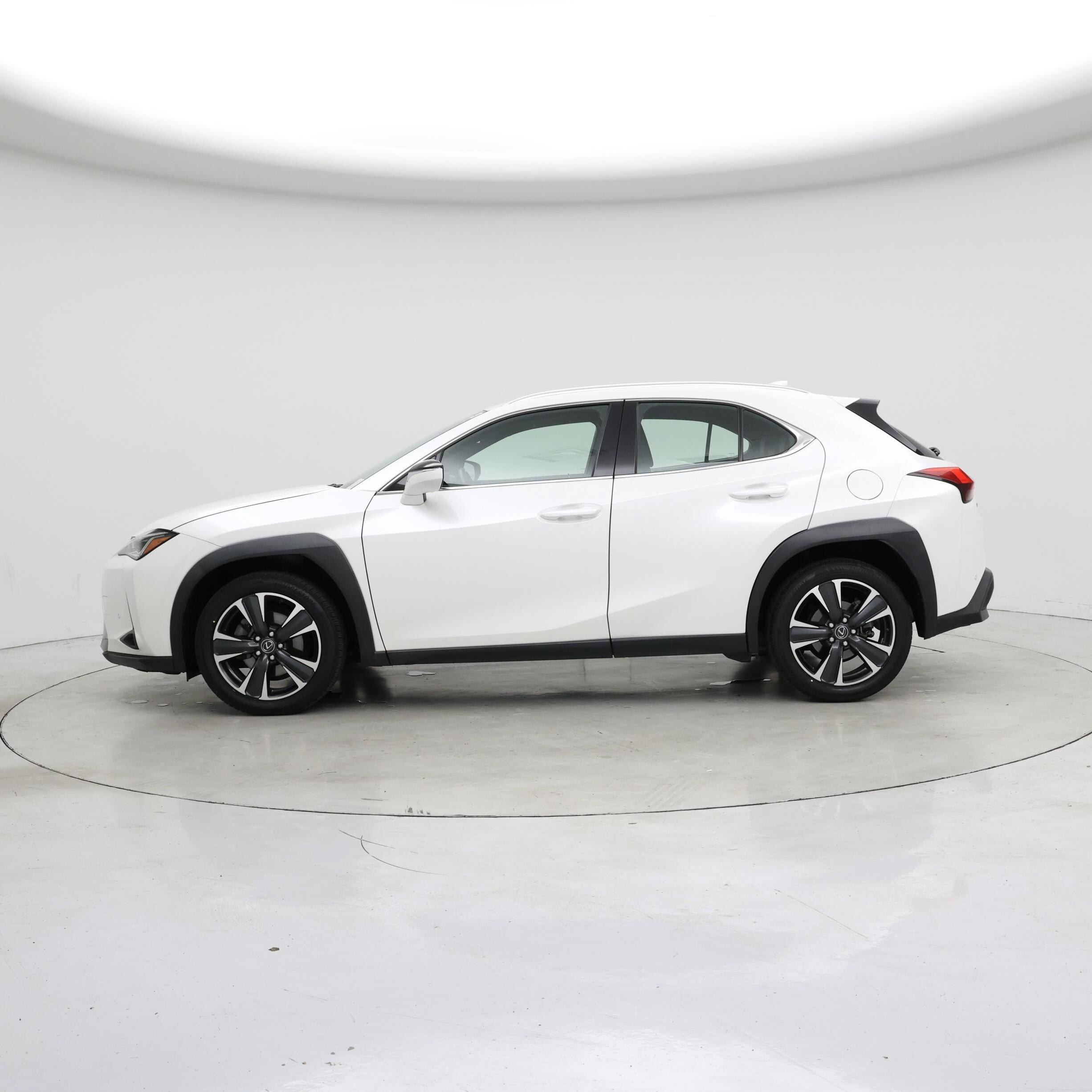 Thumbnail: 2021 Lexus UX - 3