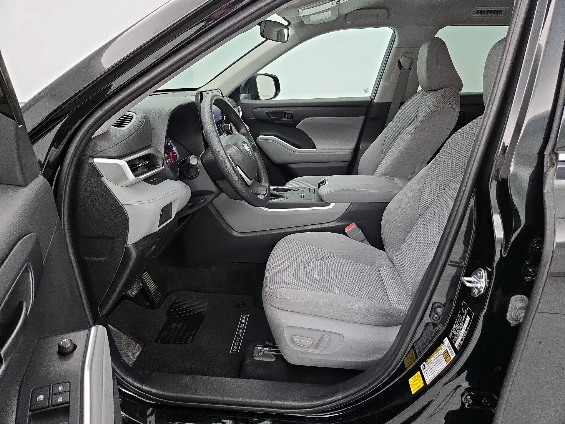 Thumbnail: 2022 Toyota Highlander - 11