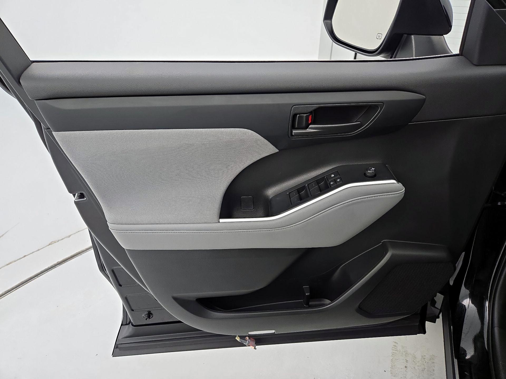 Thumbnail: 2022 Toyota Highlander - 12