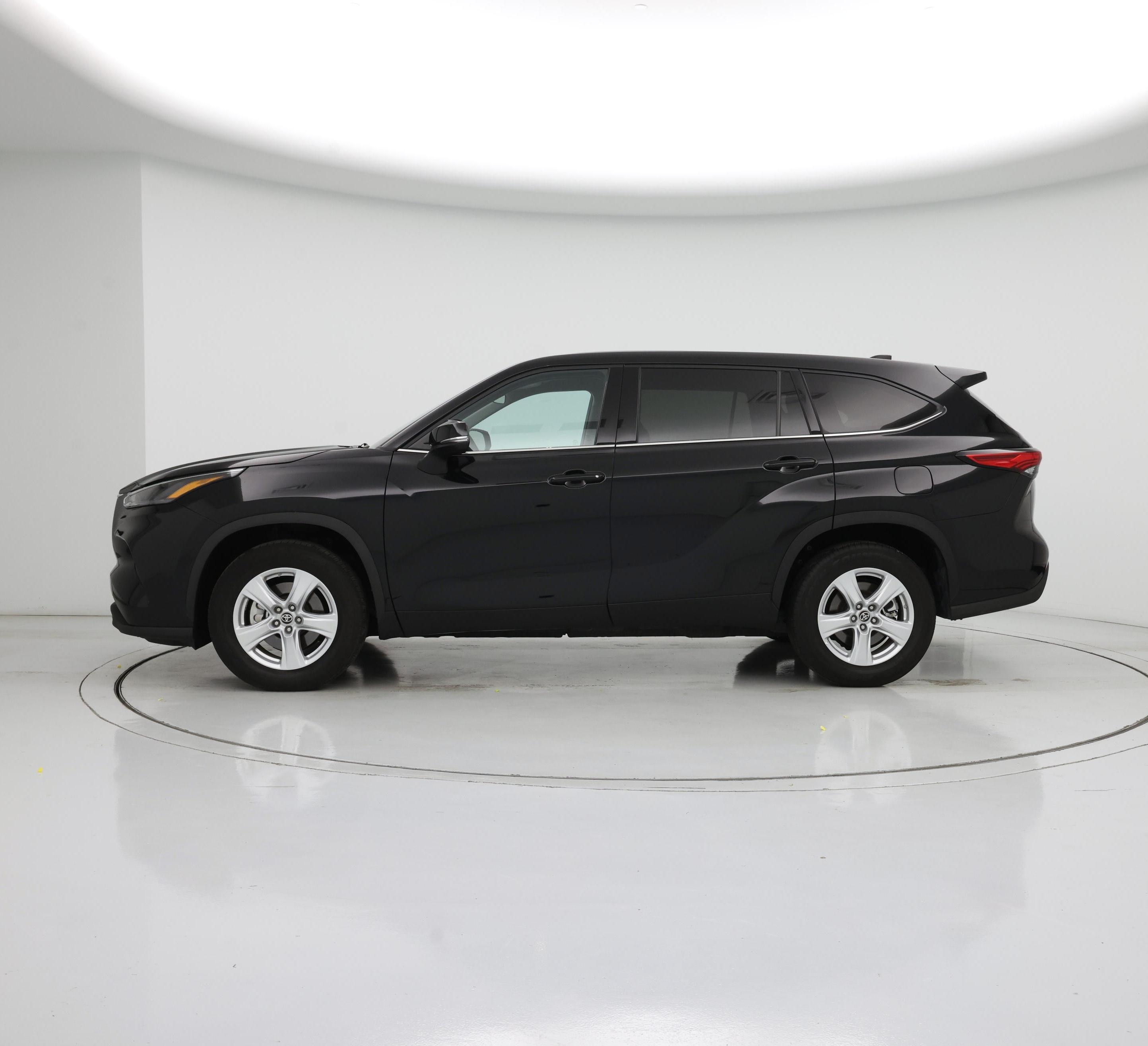 Thumbnail: 2022 Toyota Highlander - 3