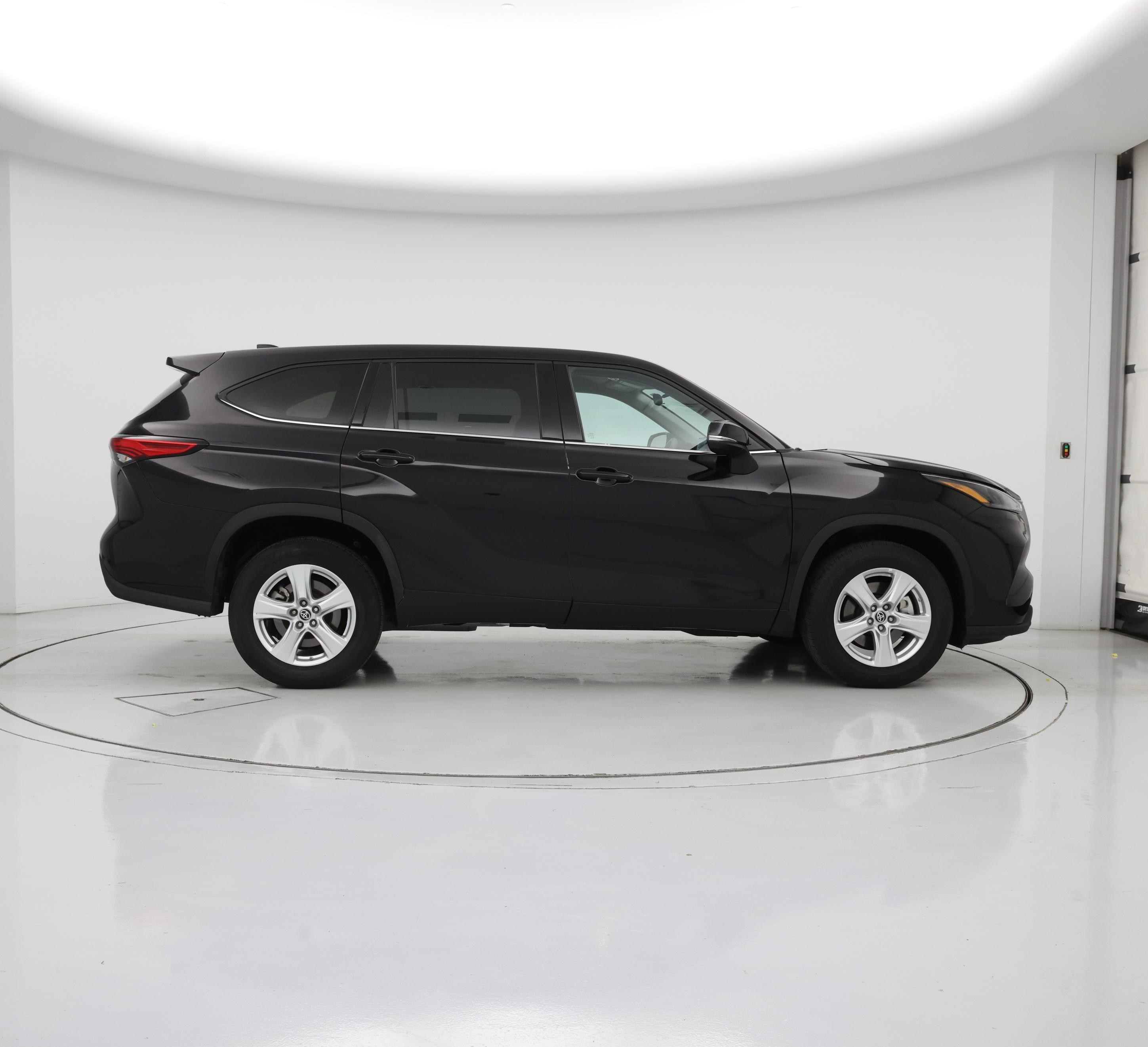 Thumbnail: 2022 Toyota Highlander - 7