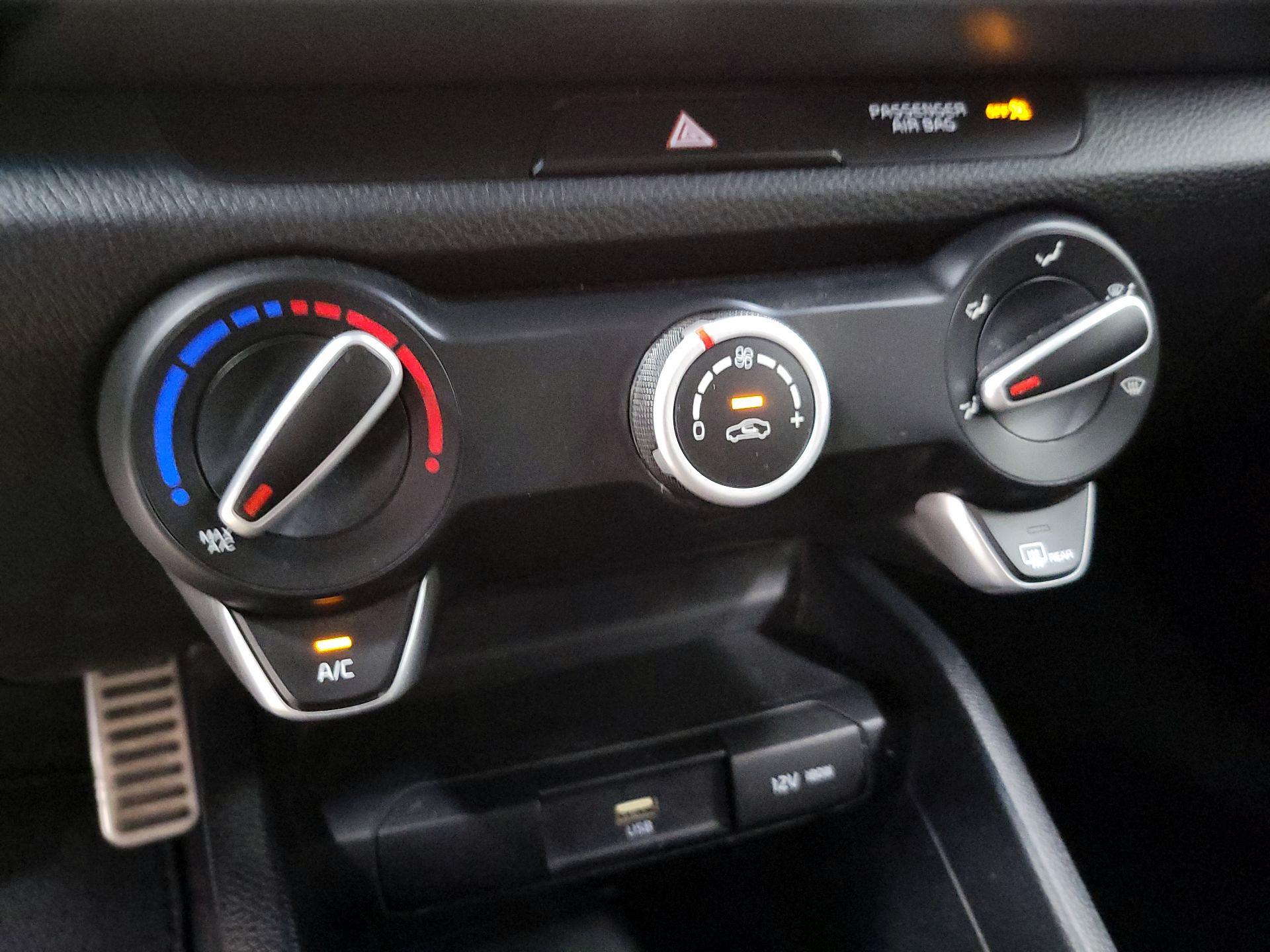 Thumbnail: 2021 Kia Rio - 16