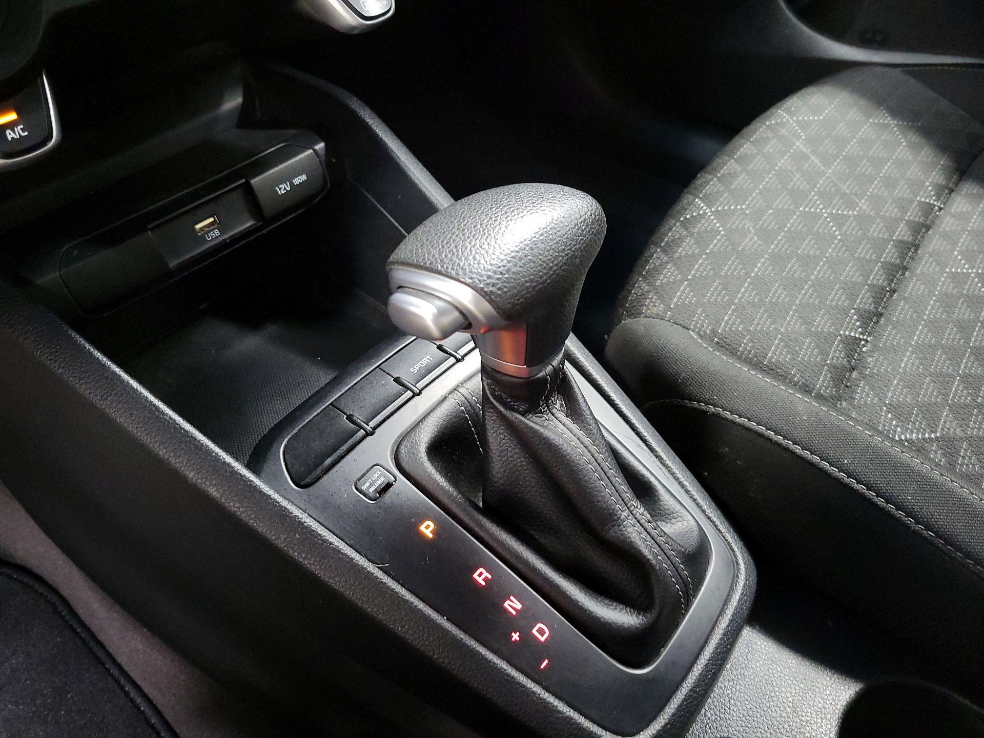 Thumbnail: 2021 Kia Rio - 17