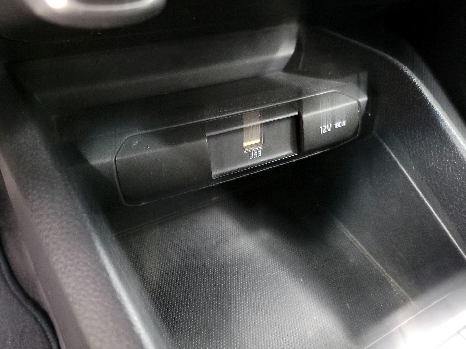 Thumbnail: 2021 Kia Rio - 18